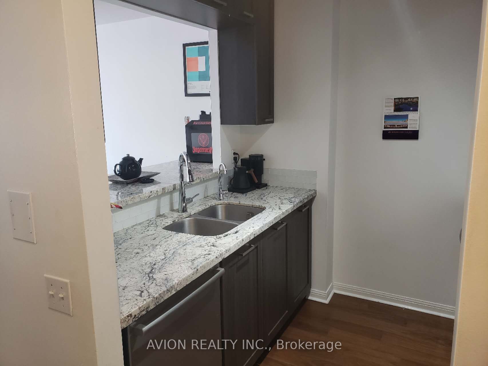 Unit 515 - 5 Rosehill Avenue, Toronto 5