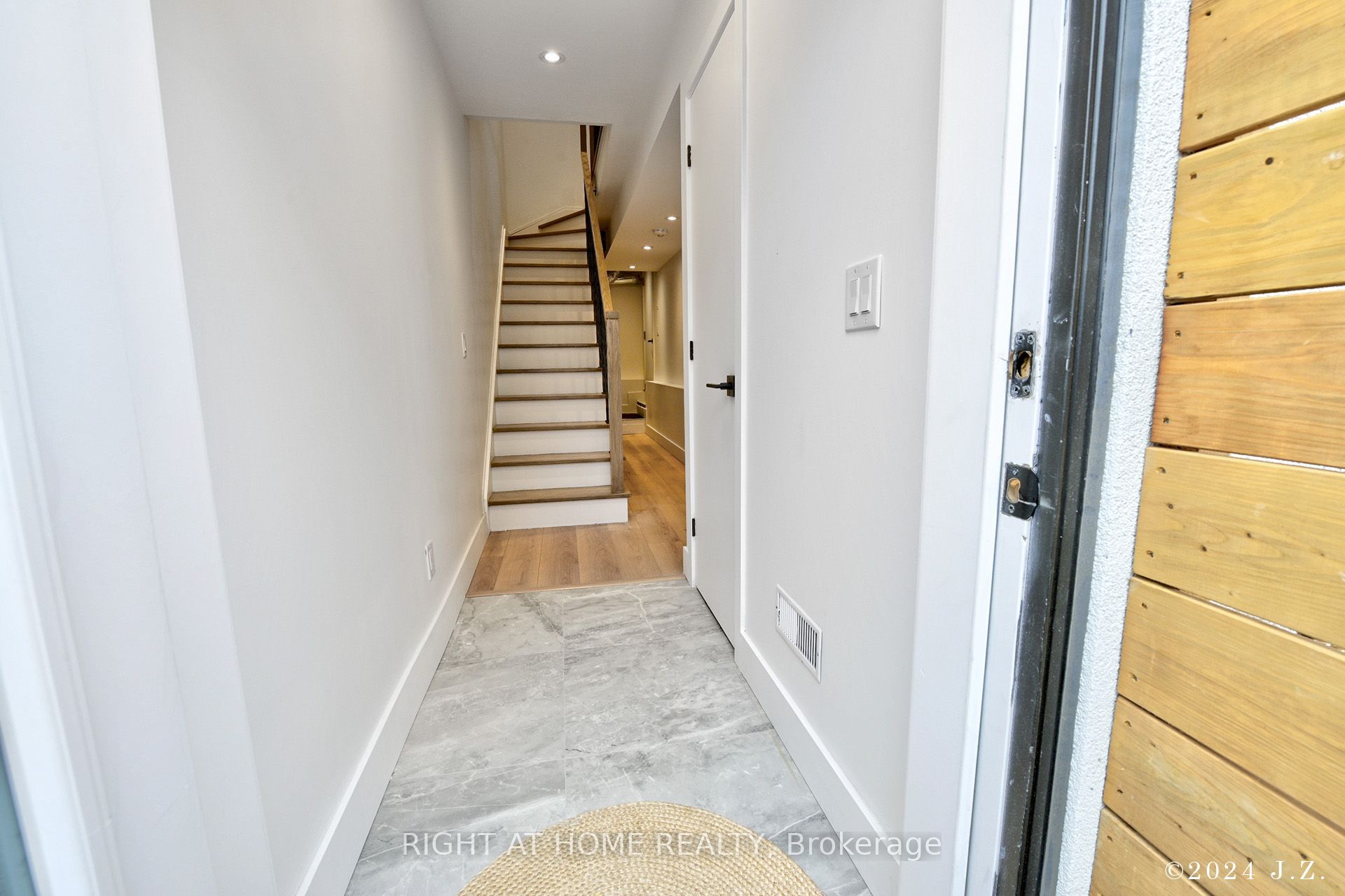 Unit CoachHs - 50A Lanark Avenue, Toronto 2