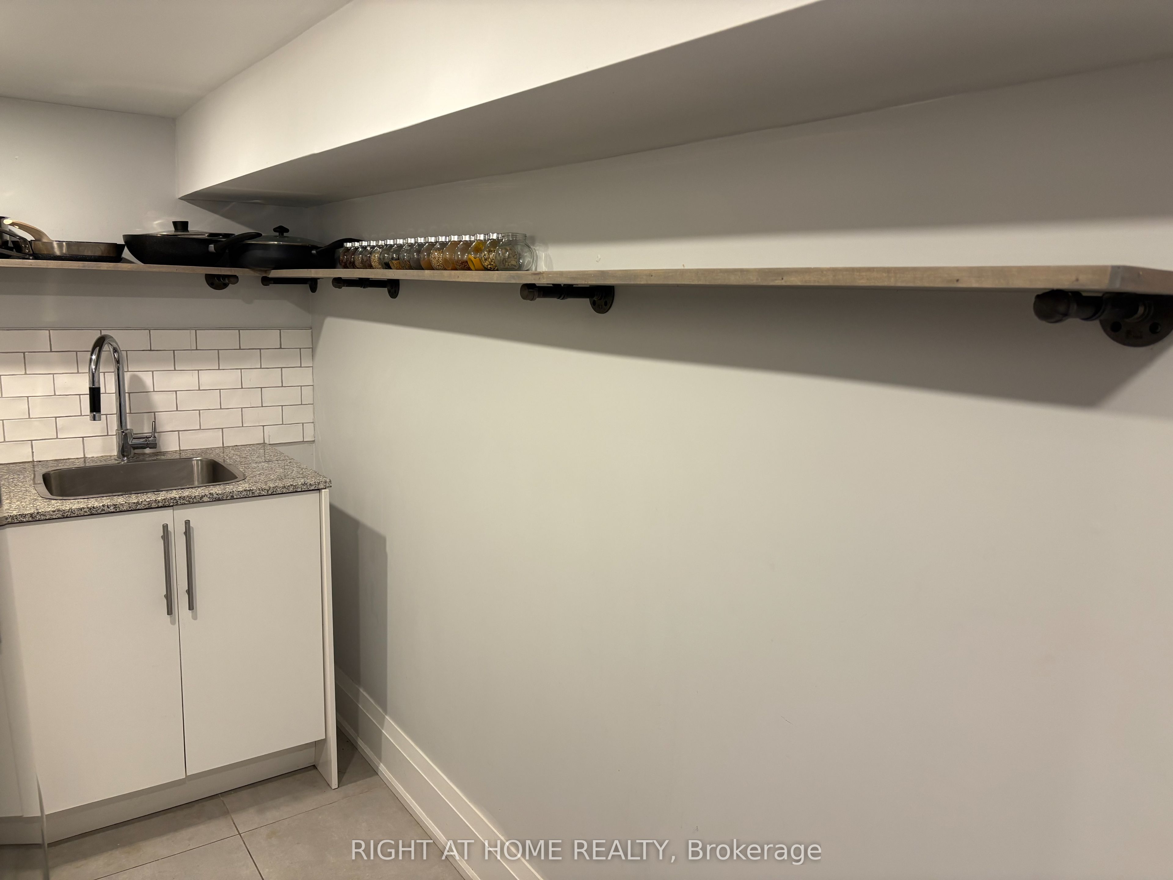 Unit Lower - 39 Amherst Avenue, Toronto 2