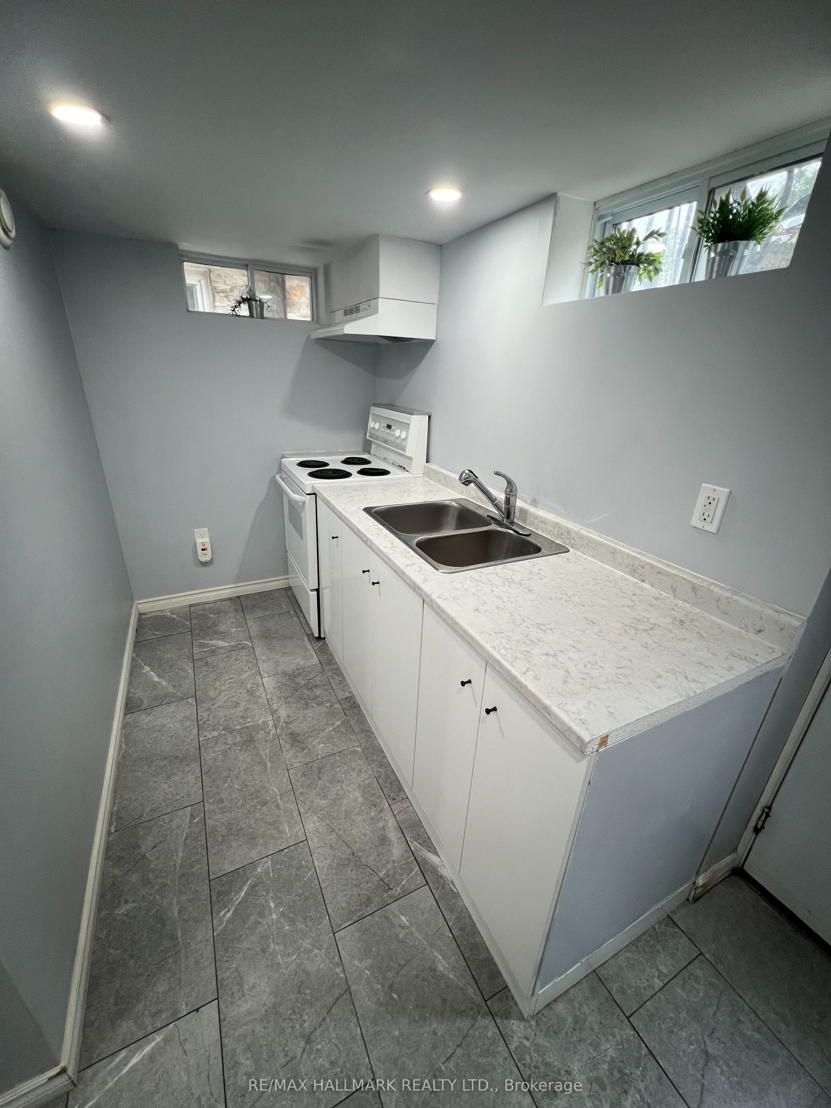 Unit Basement - 102 Barton Avenue, Toronto 2