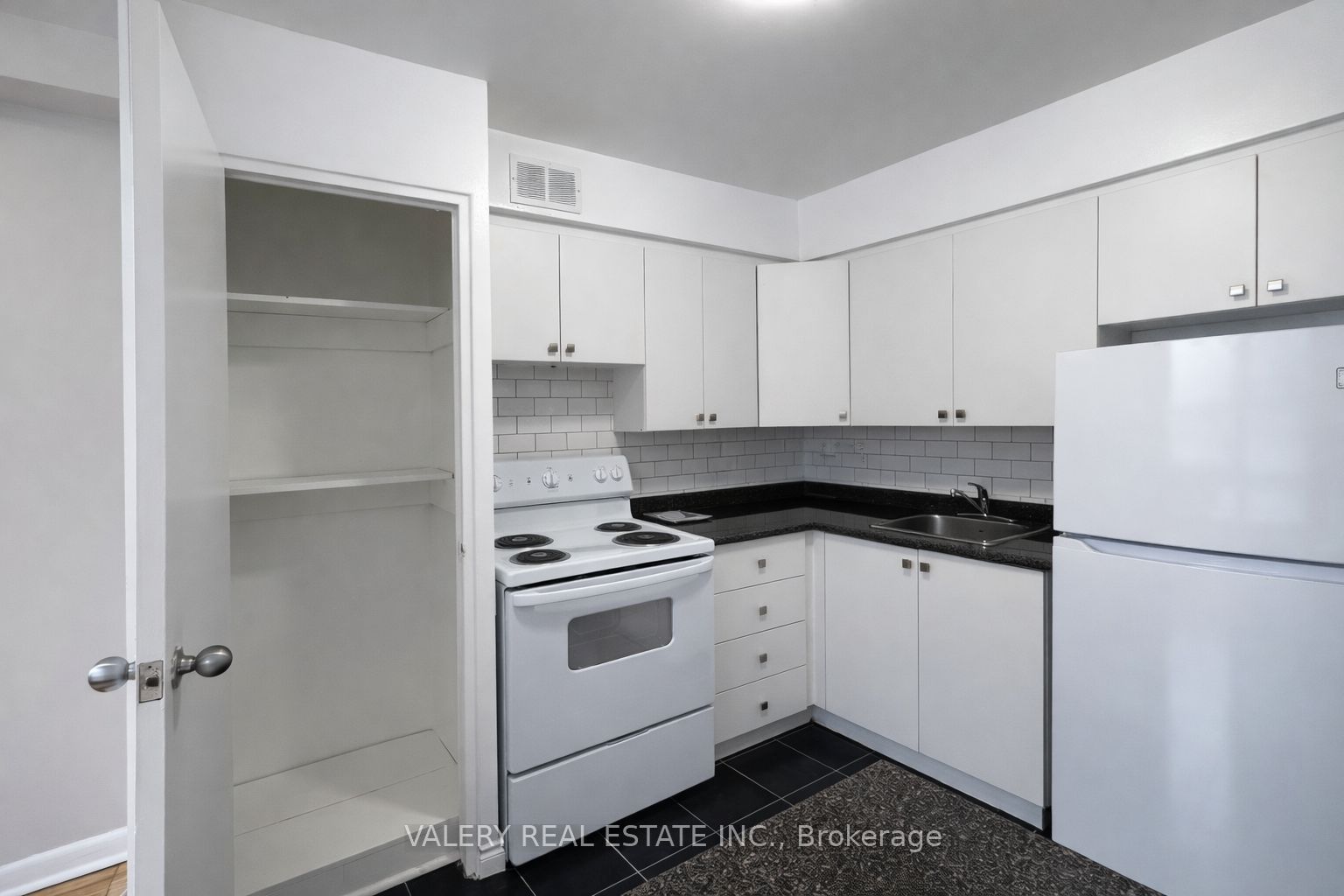Unit 501 - 42 Thorncliffe Park Drive, Toronto 2