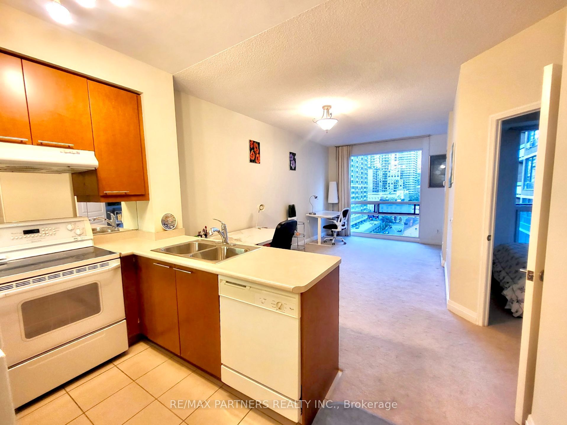 Unit 908 - 1121 Bay Street, Toronto 4