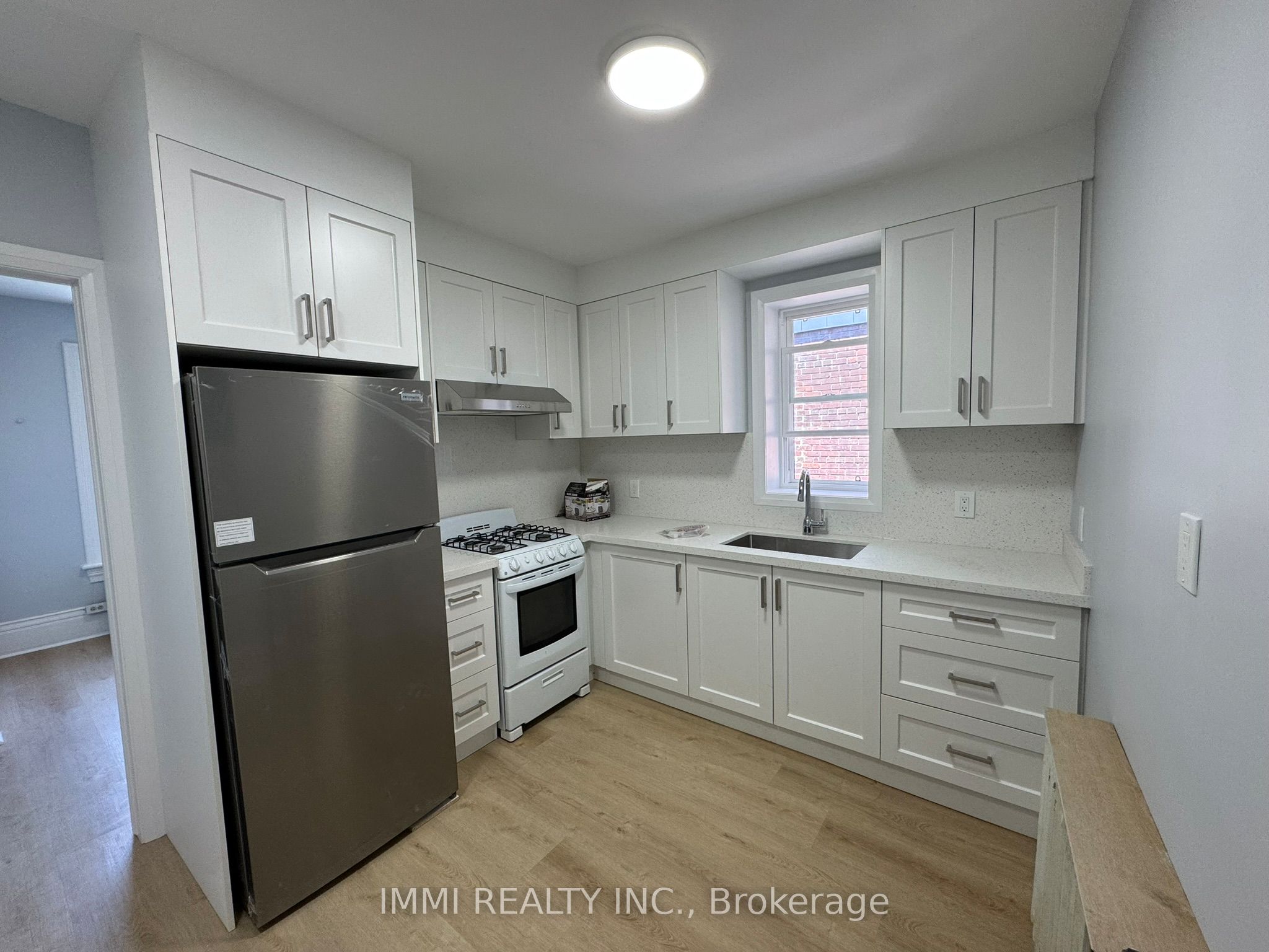 Unit 201 - 618 Bathurst Street, Toronto 4