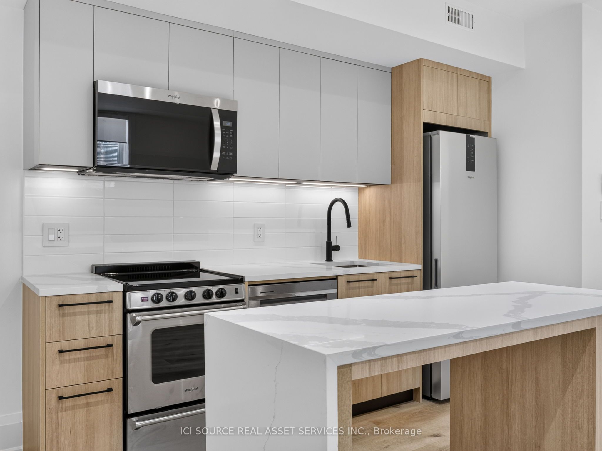 Unit Unit 6 - 28 Norcross Road, North York 3