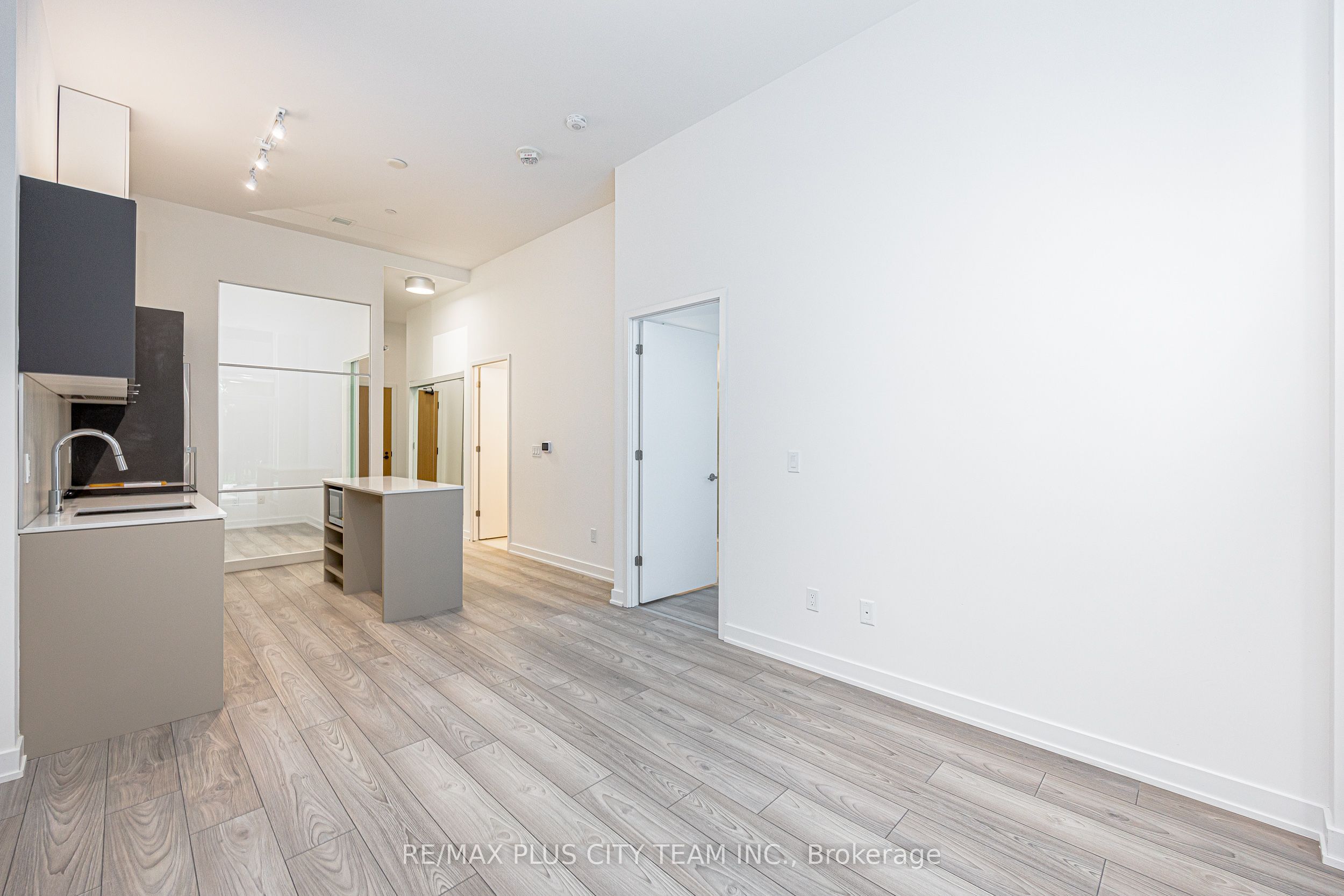 Unit 105 - 8 Tippett Road, North York 4