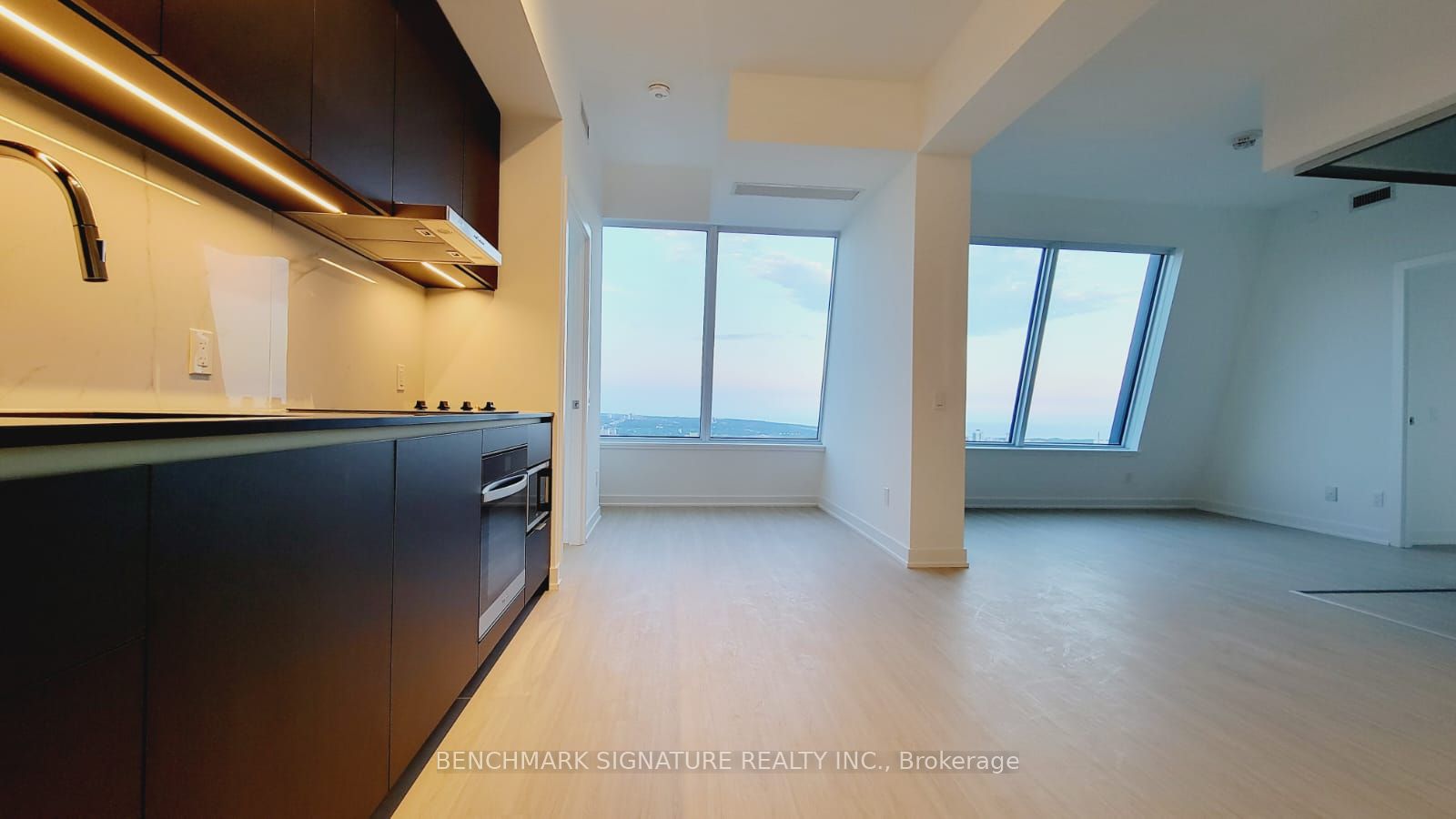 Unit 6007 - 8 Wellesley Street W, Toronto 5