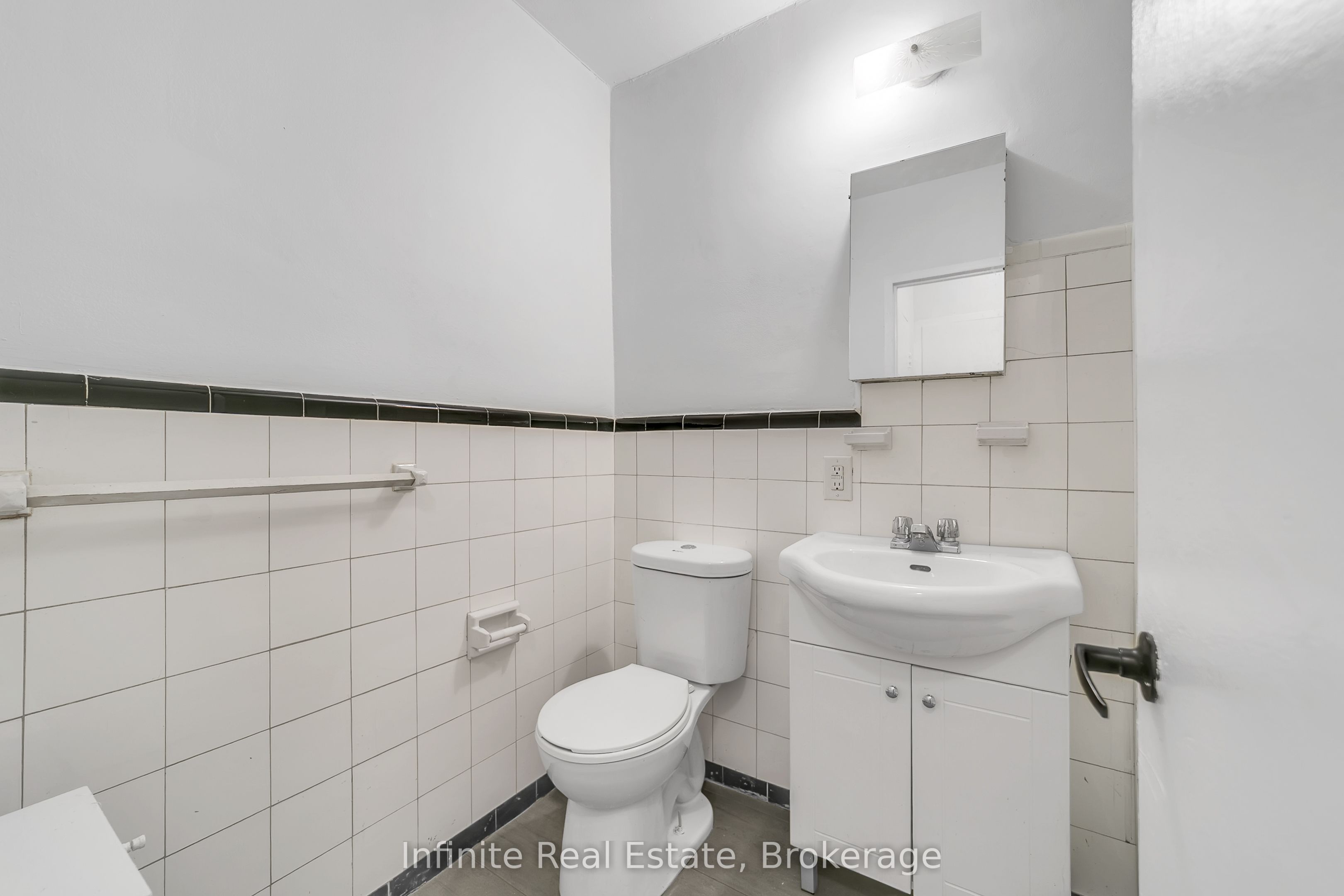 Unit 111 - 896 Eglinton Avenue E, Toronto 4