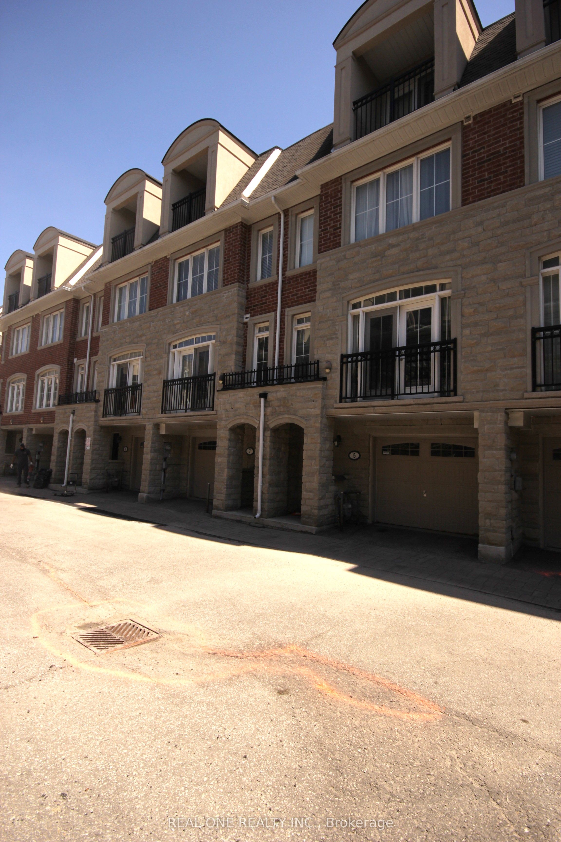 7 Slingsby Lane, North York 3