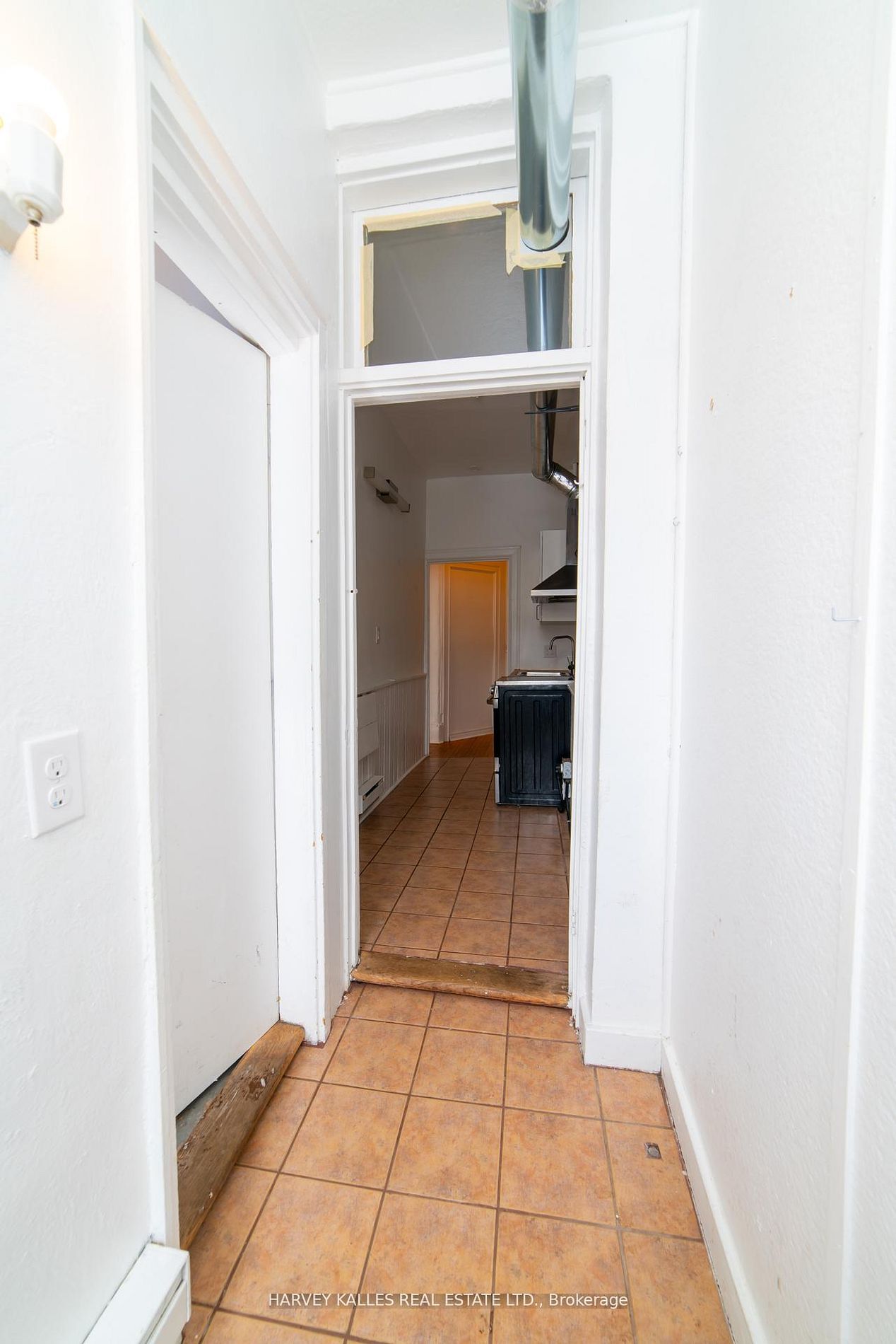 Unit 100 - 678 Huron Street, Toronto 3