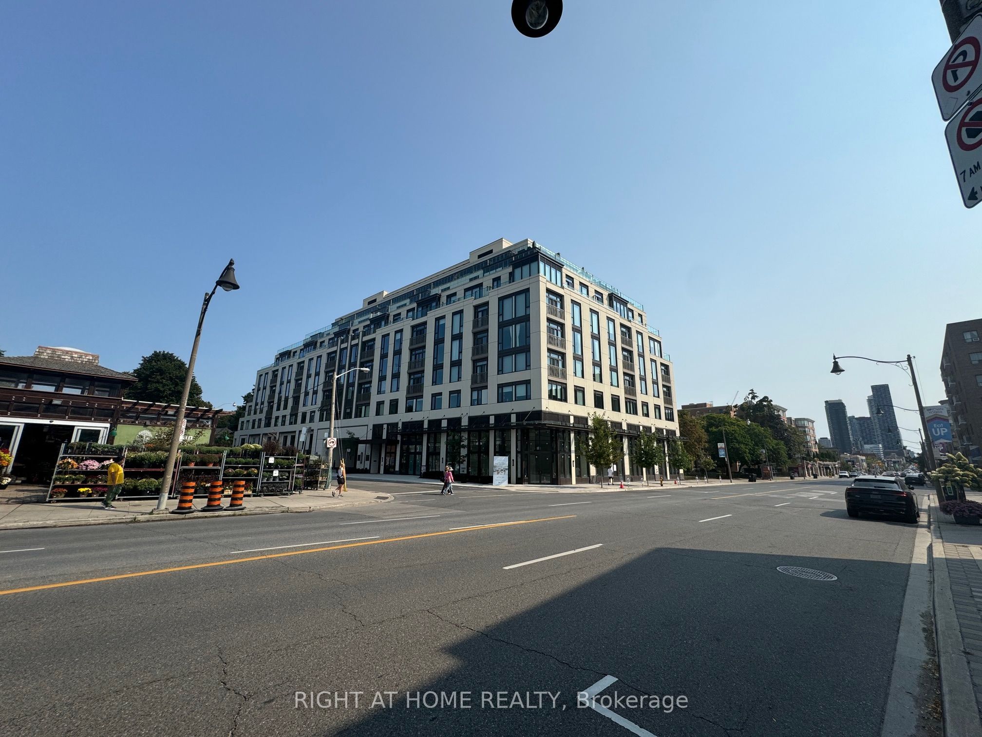 Unit 324 - 3 Strathgowan Avenue, Toronto 2