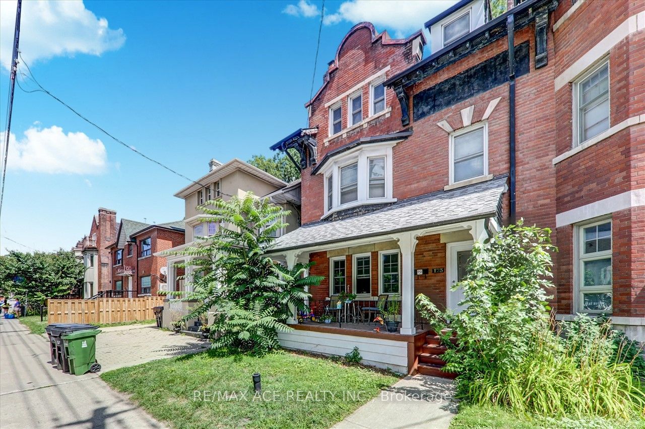 Unit 1-Flr2 - 173 Spadina Road, Toronto 3