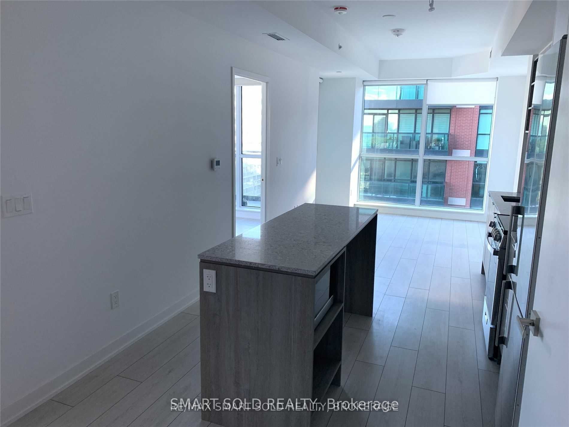 Unit 831 - 31 Tippett Road, North York 4