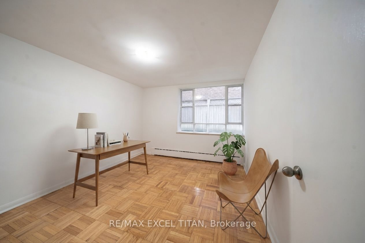 Unit 111 - 77 Erskine Avenue, Toronto 2