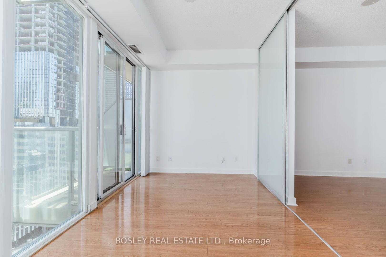 Unit 1302 - 126 Simcoe Street, Toronto 4