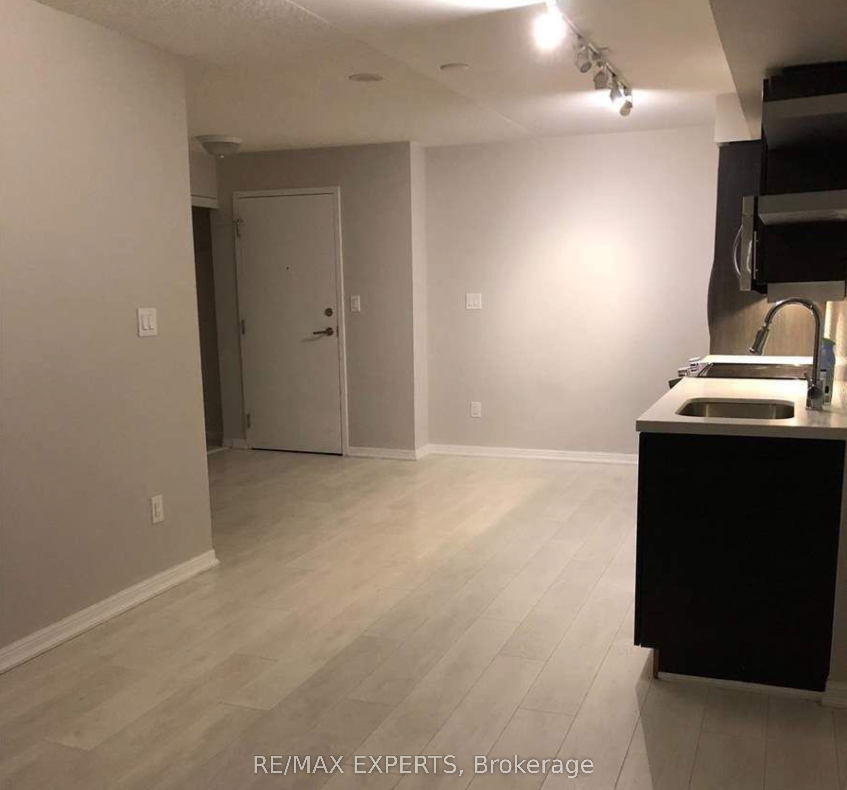 Unit 1122 - 400 Adelaide Street E, Toronto 5