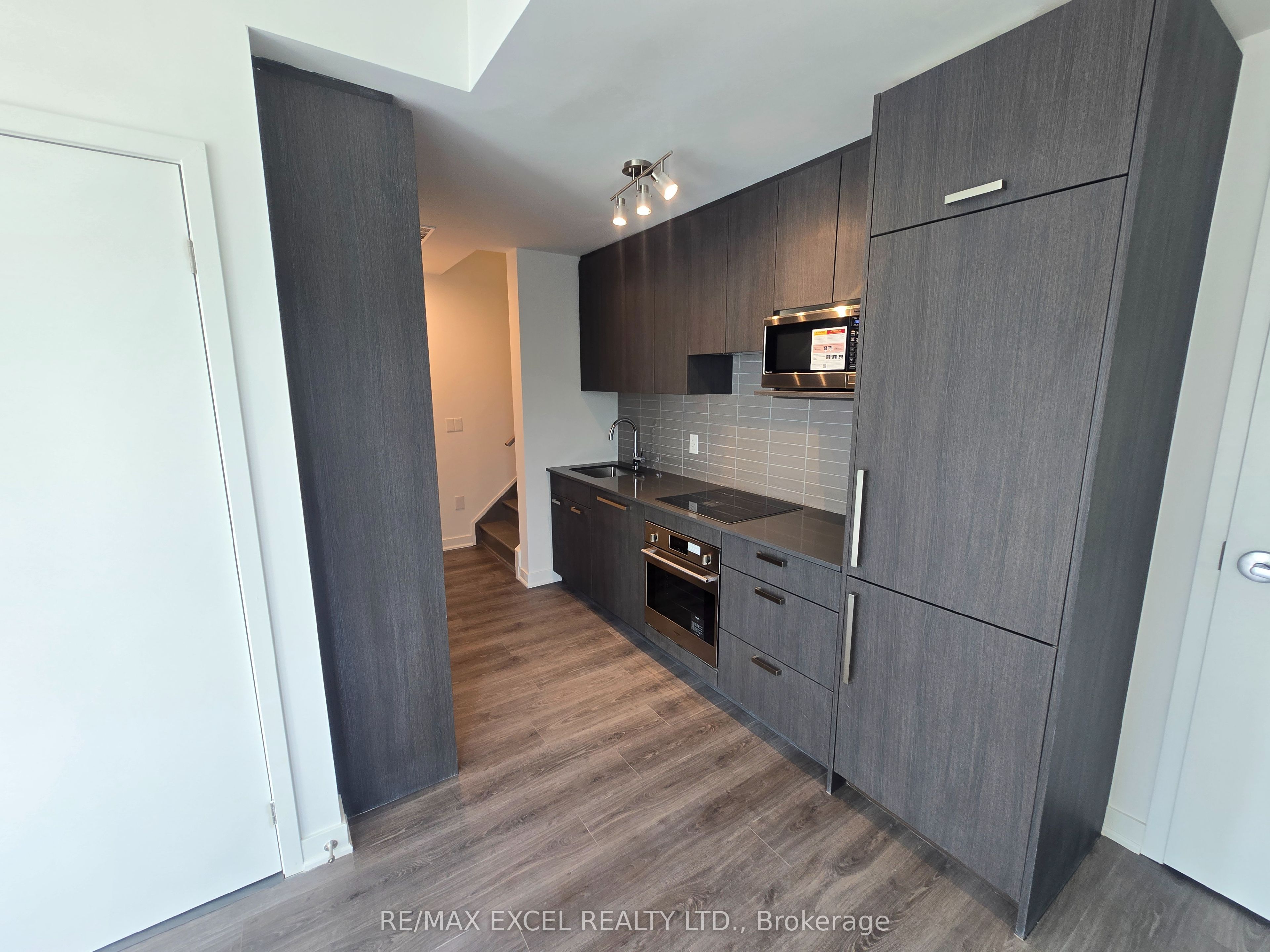 Unit 15 - 75 Curlew Drive, North York 5