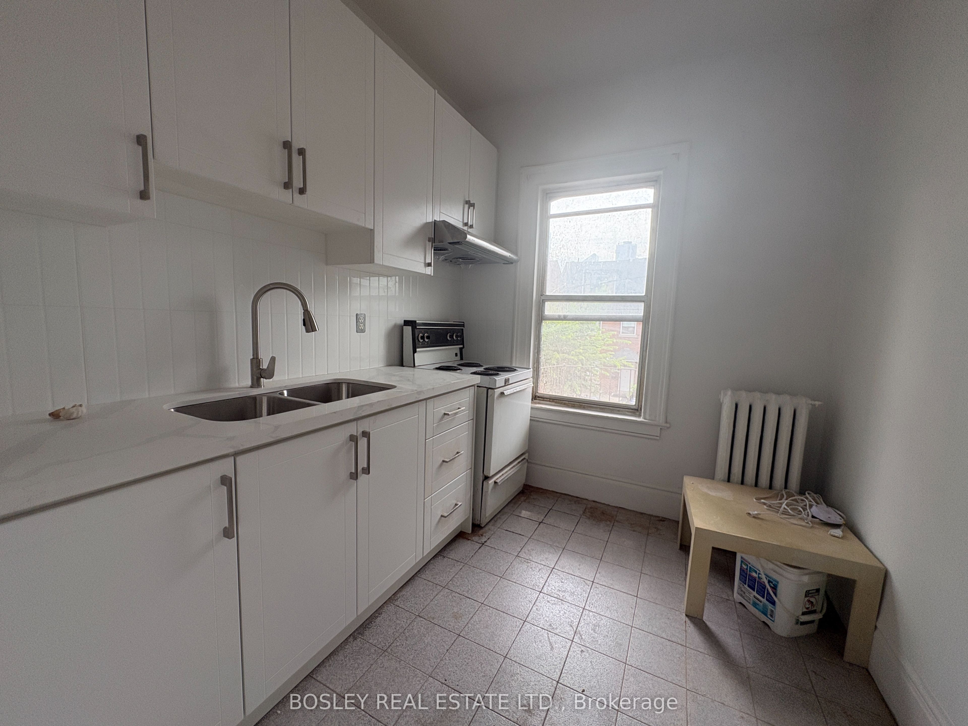 Unit Upper - 14 D'Arcy Street, Toronto 3
