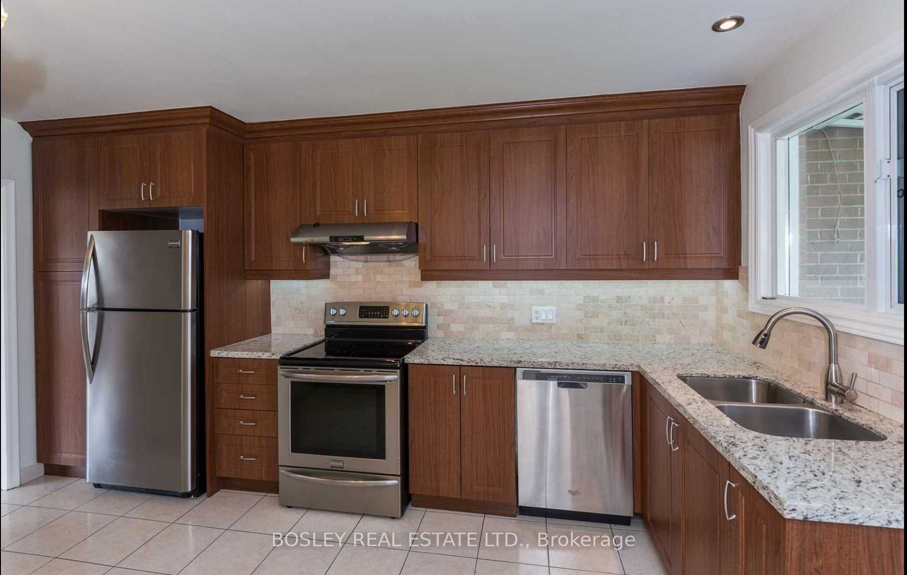 286 Searle Avenue, North York 3