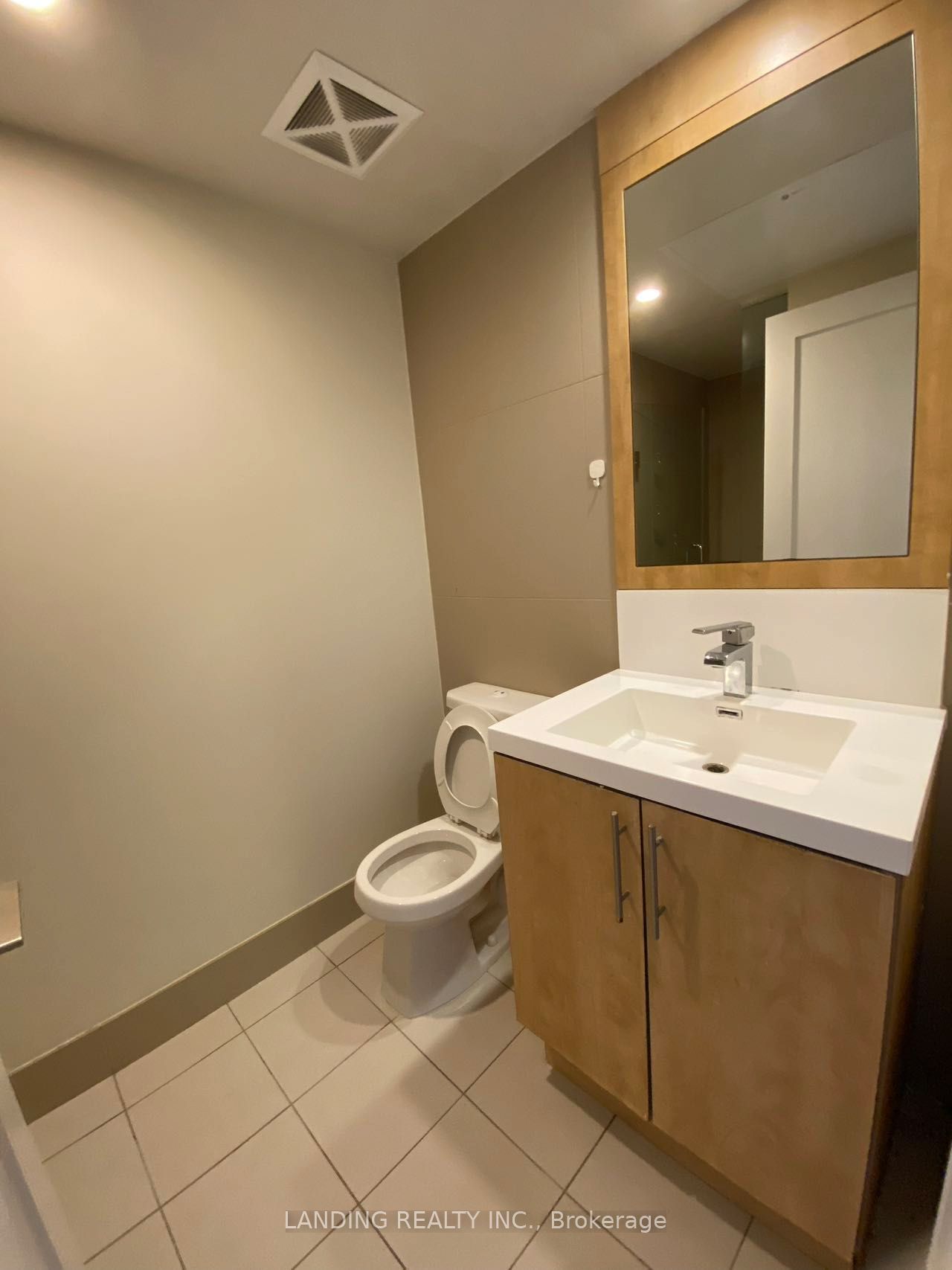Unit 2404 - 2 anndale Drive, North York 4