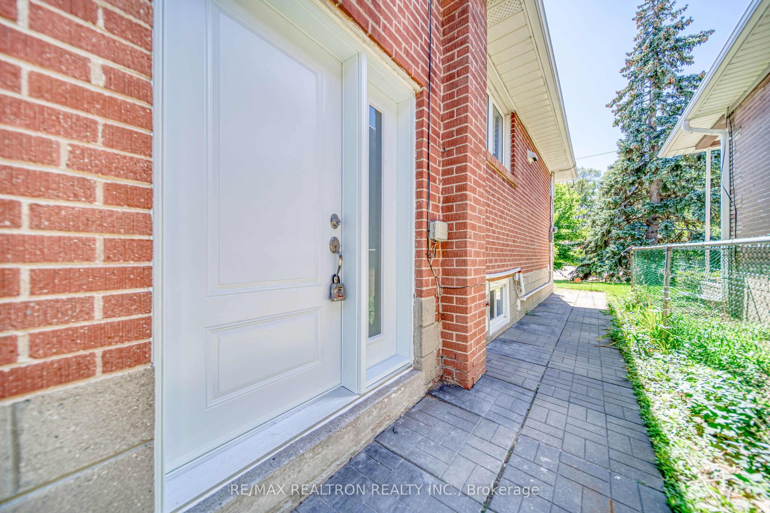 Unit Unit 1 - 36 Beaver Valley Road, North York 2