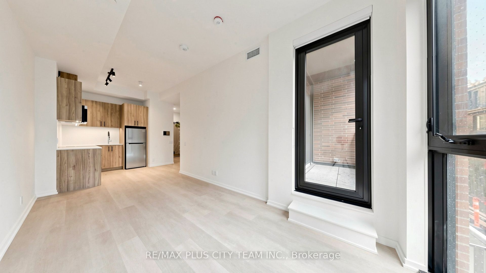 Unit 204 - 109 Erskine Avenue, Toronto 4