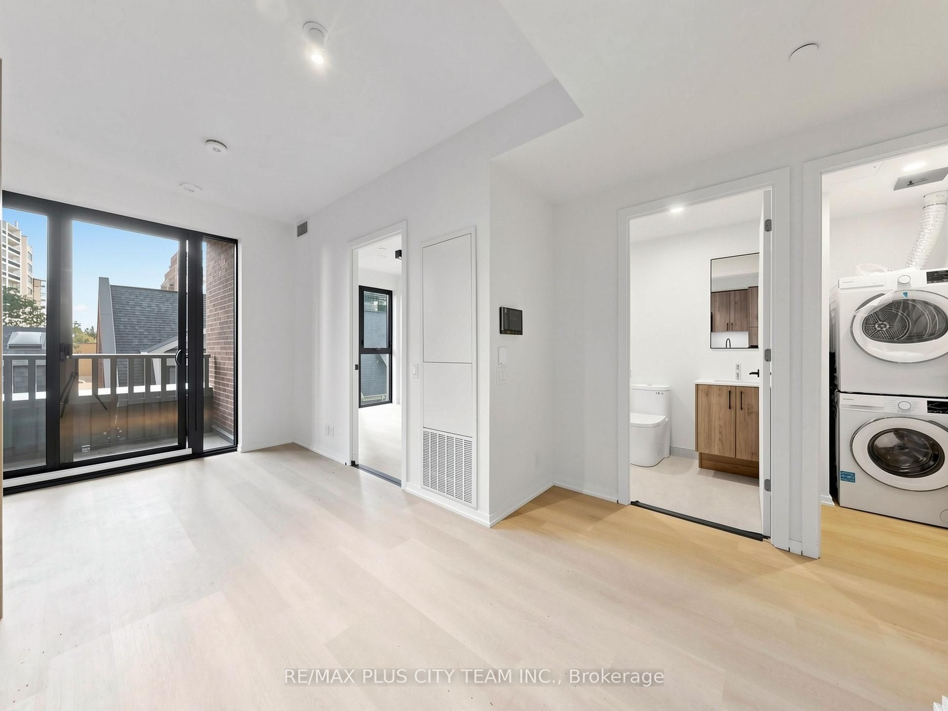 Unit 408 - 109 Erskine Avenue, Toronto 2
