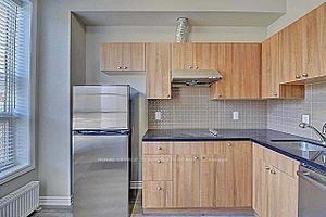Unit A - 637 Lansdowne Avenue, Toronto 4