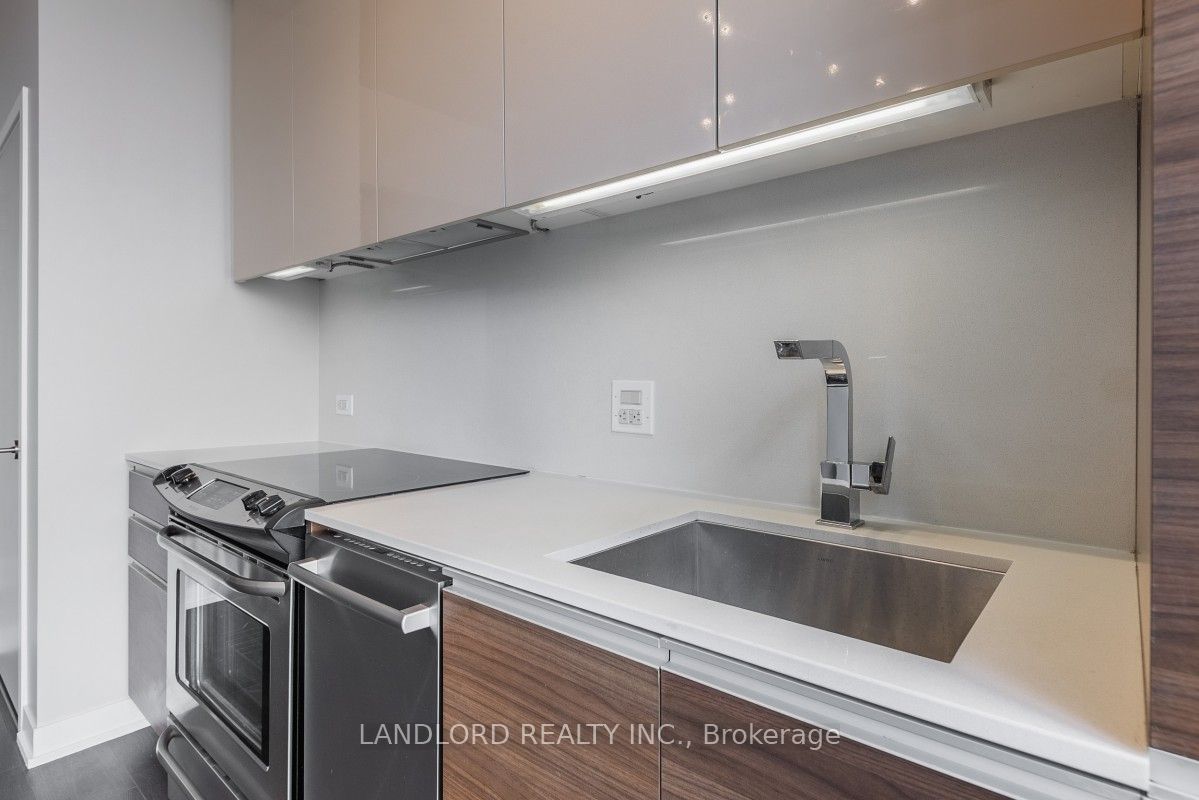Unit 607 - 8 Gladstone Avenue, Toronto 3