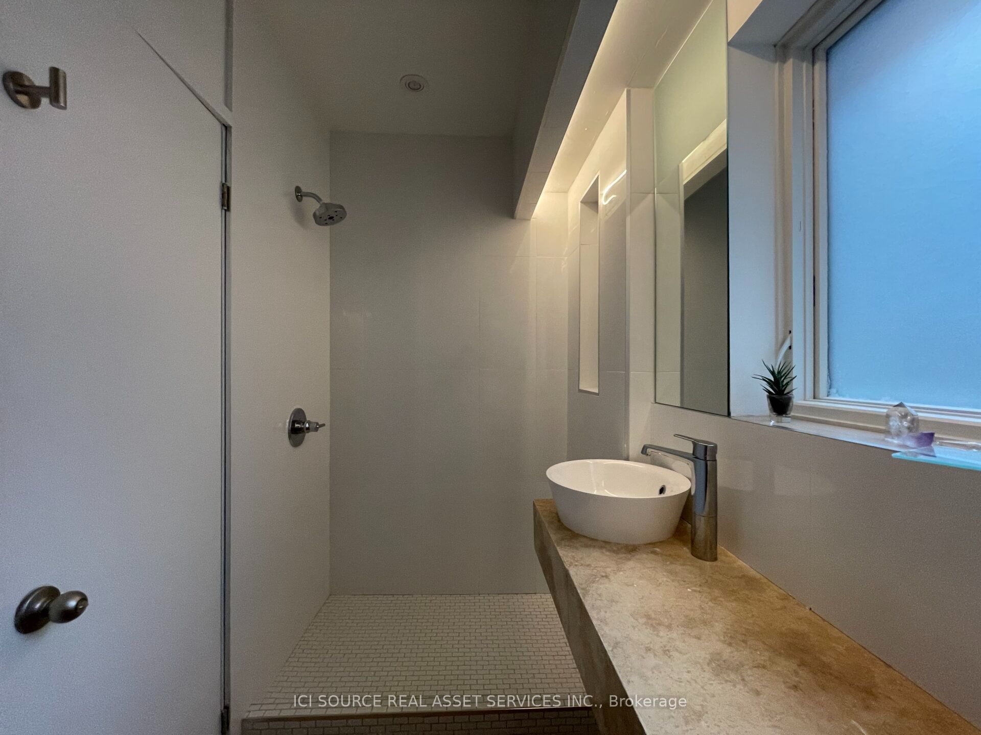 Unit 2 - 60 Beverley Street, Toronto 5