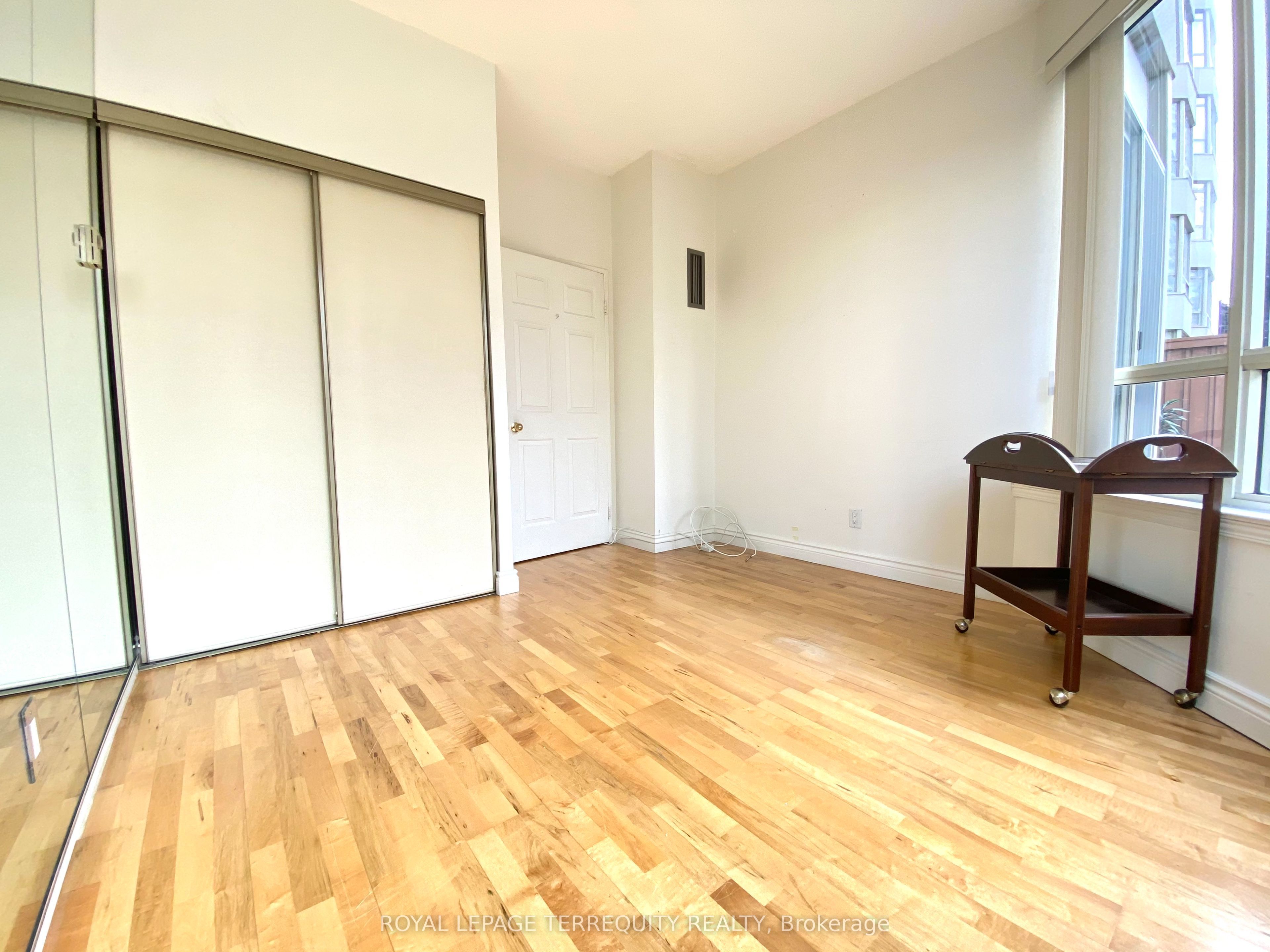 Unit 201 - 30 Greenfield Avenue, North York 4