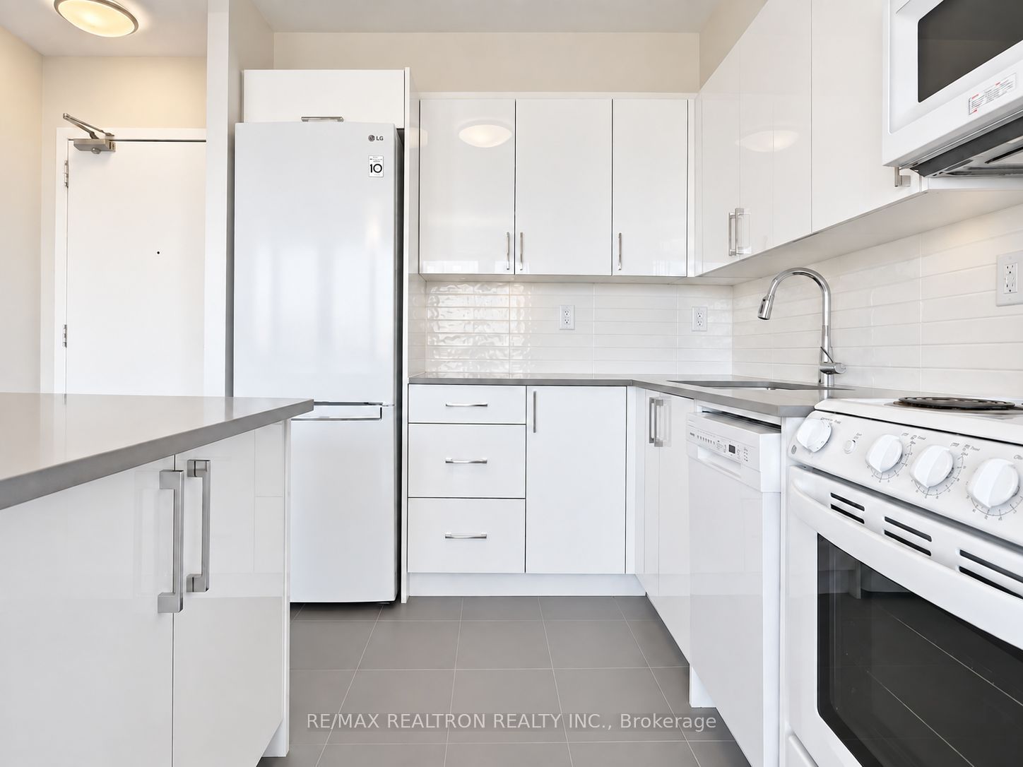 Unit 2209 - 666 Spadina Avenue, Toronto 4