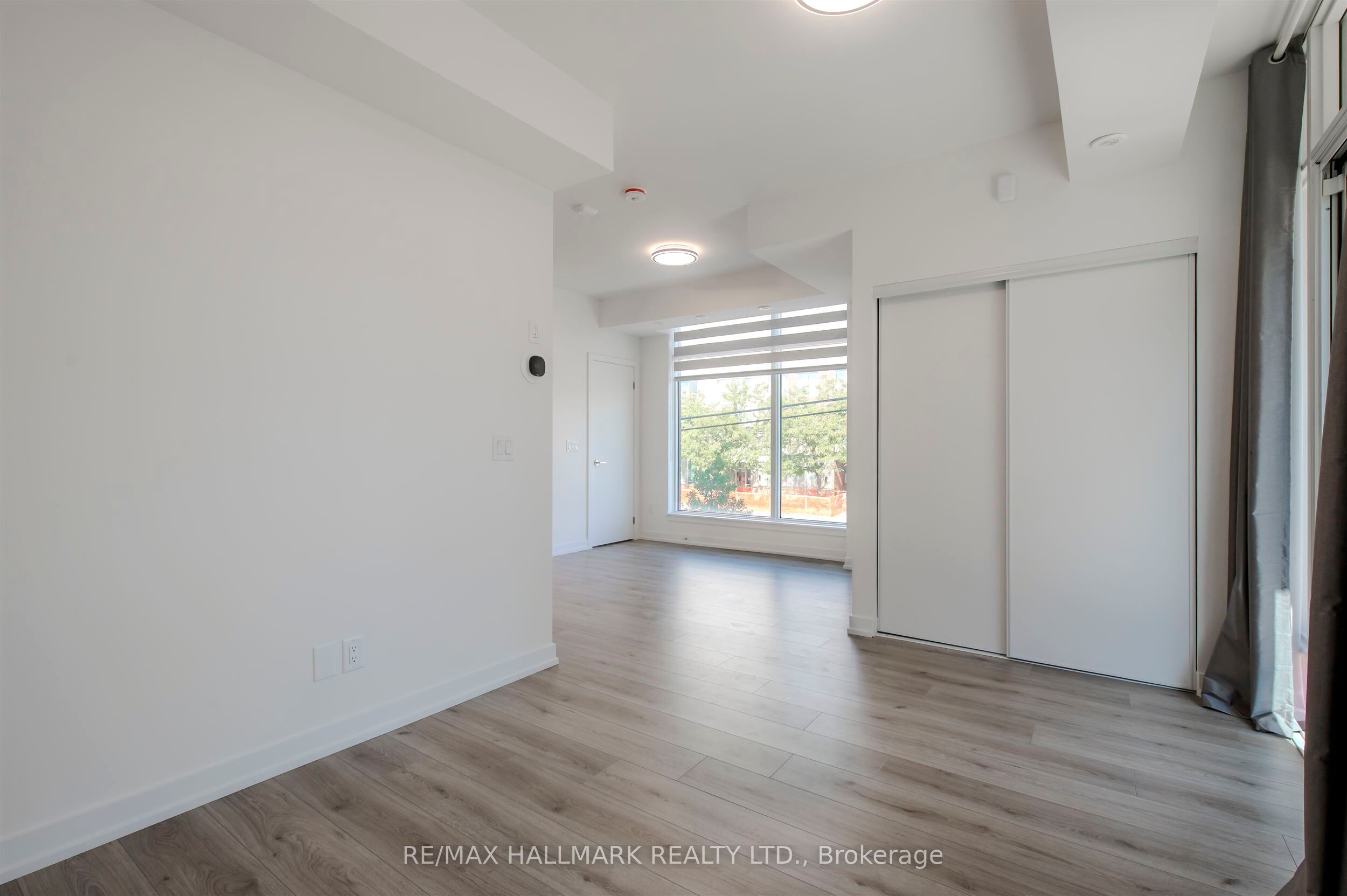 Unit 2nd floor - 10-851 Sheppard Avenue W, North York 3