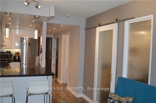 Unit 605 - 717 Bay Street, Toronto 5