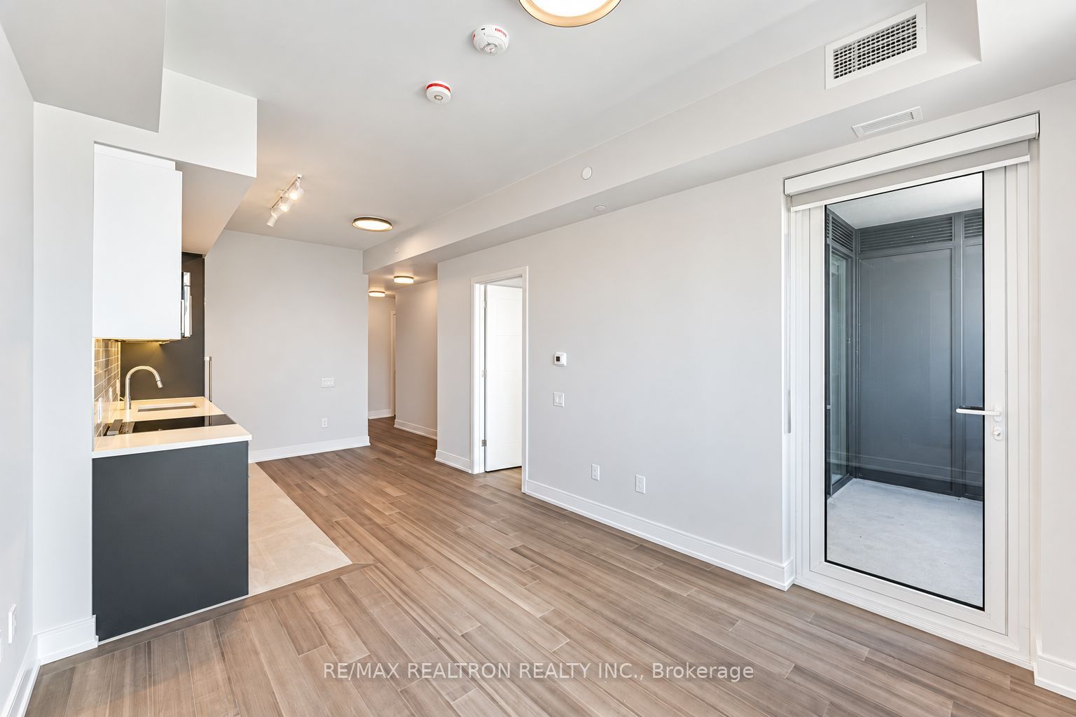 Unit 904 - 664 Spadina Avenue, Toronto 4