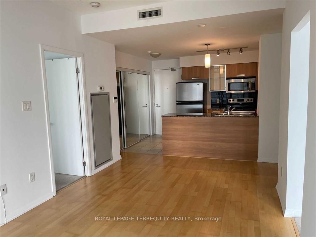 Unit 2101 - 38 Grenville Street, Toronto 4