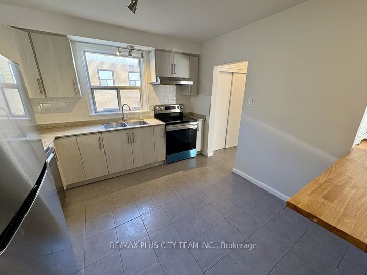 Unit 2 - 44 Meadowbrook Drive, North York 5