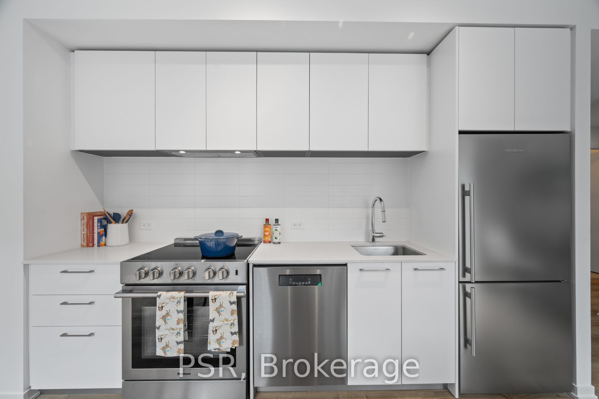 Unit 710 - 101 Roehampton Avenue, Toronto 4