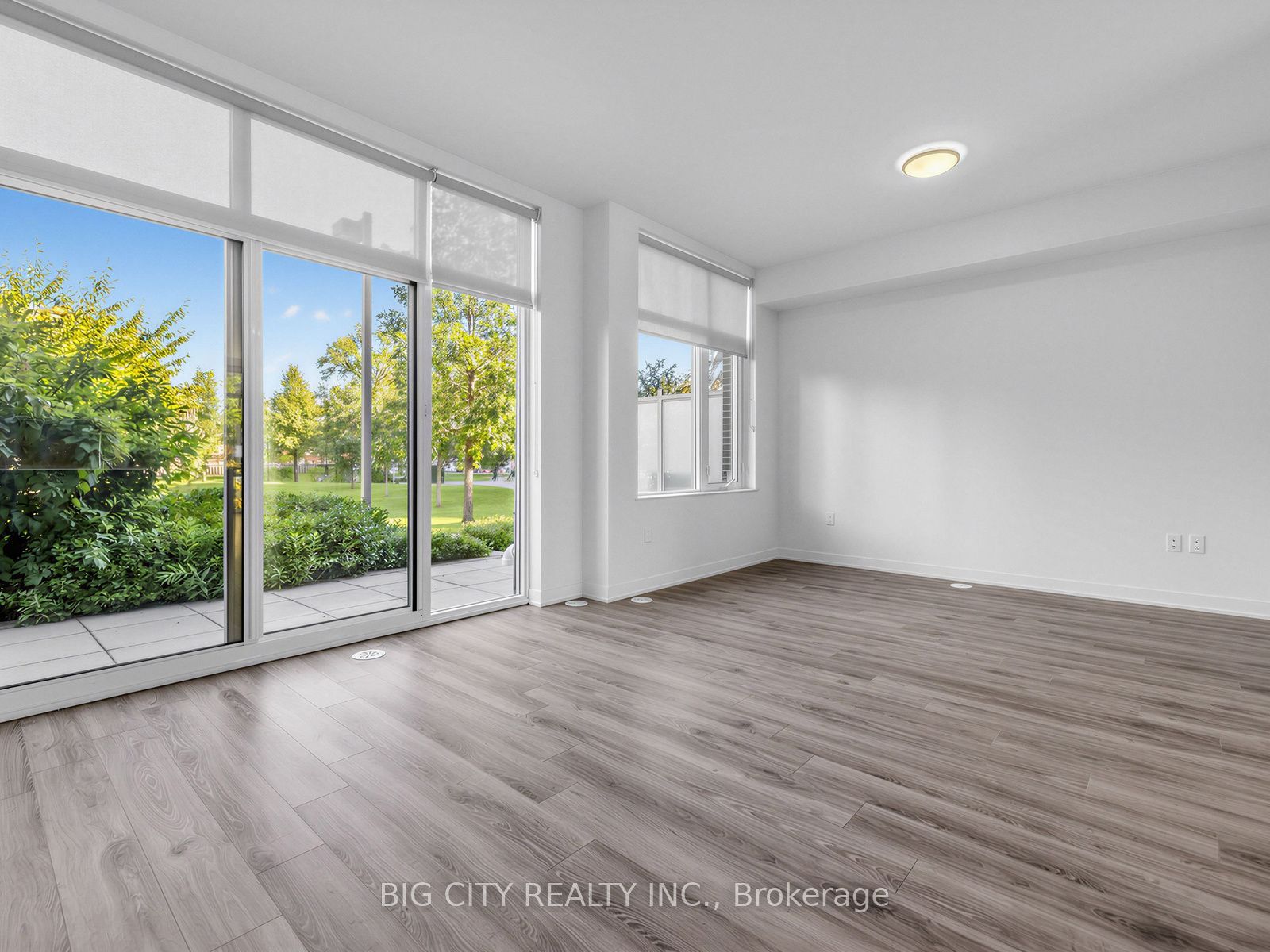 Unit 4 - 123 Parkway Forest Drive, North York 4