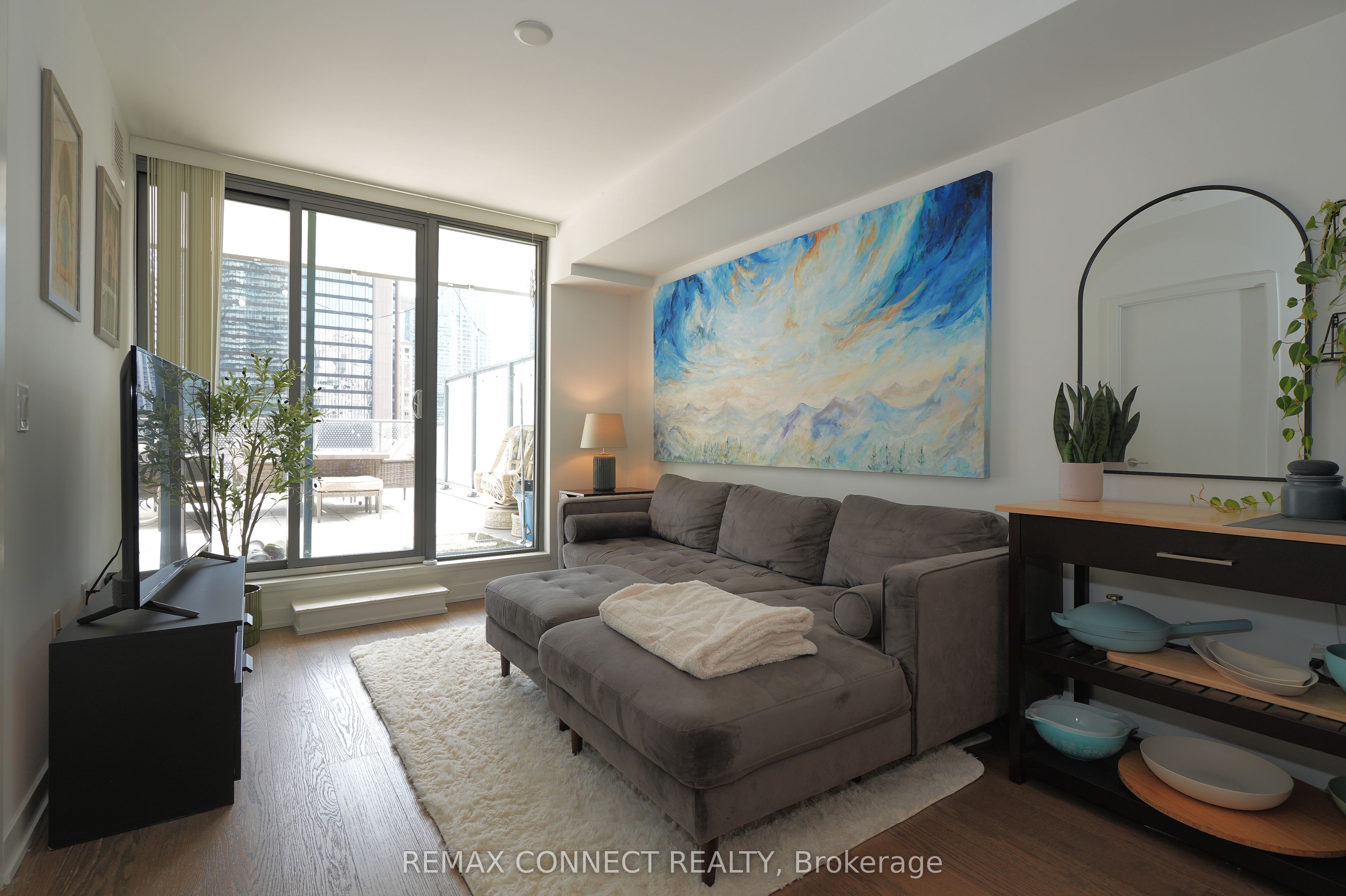Unit 803 - 11 Wellesley Street W, Toronto 5