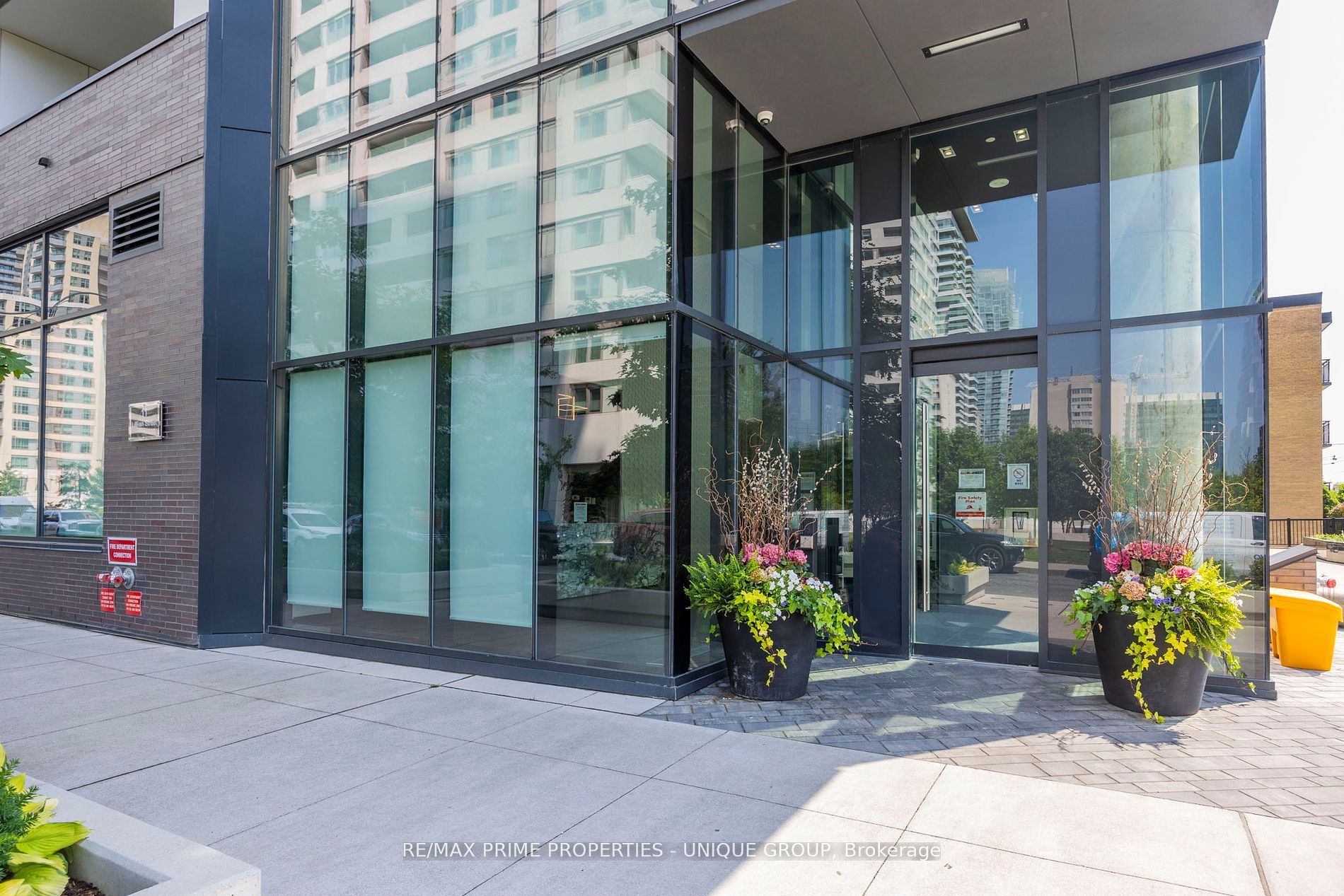 Unit 606 - 11 Lillian Street, Toronto 4