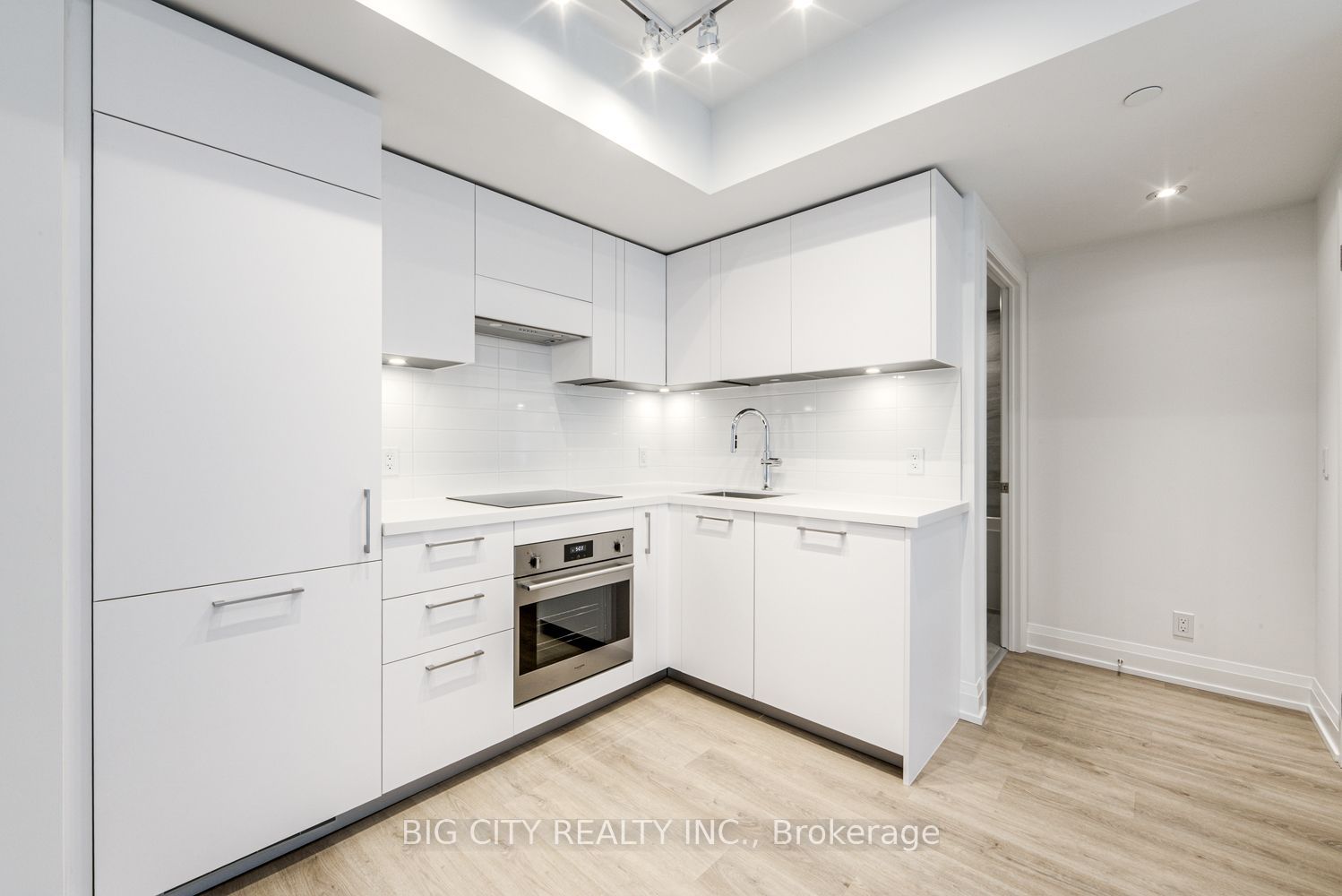 Unit 401 - 36 Brentcliffe Road, Toronto 4