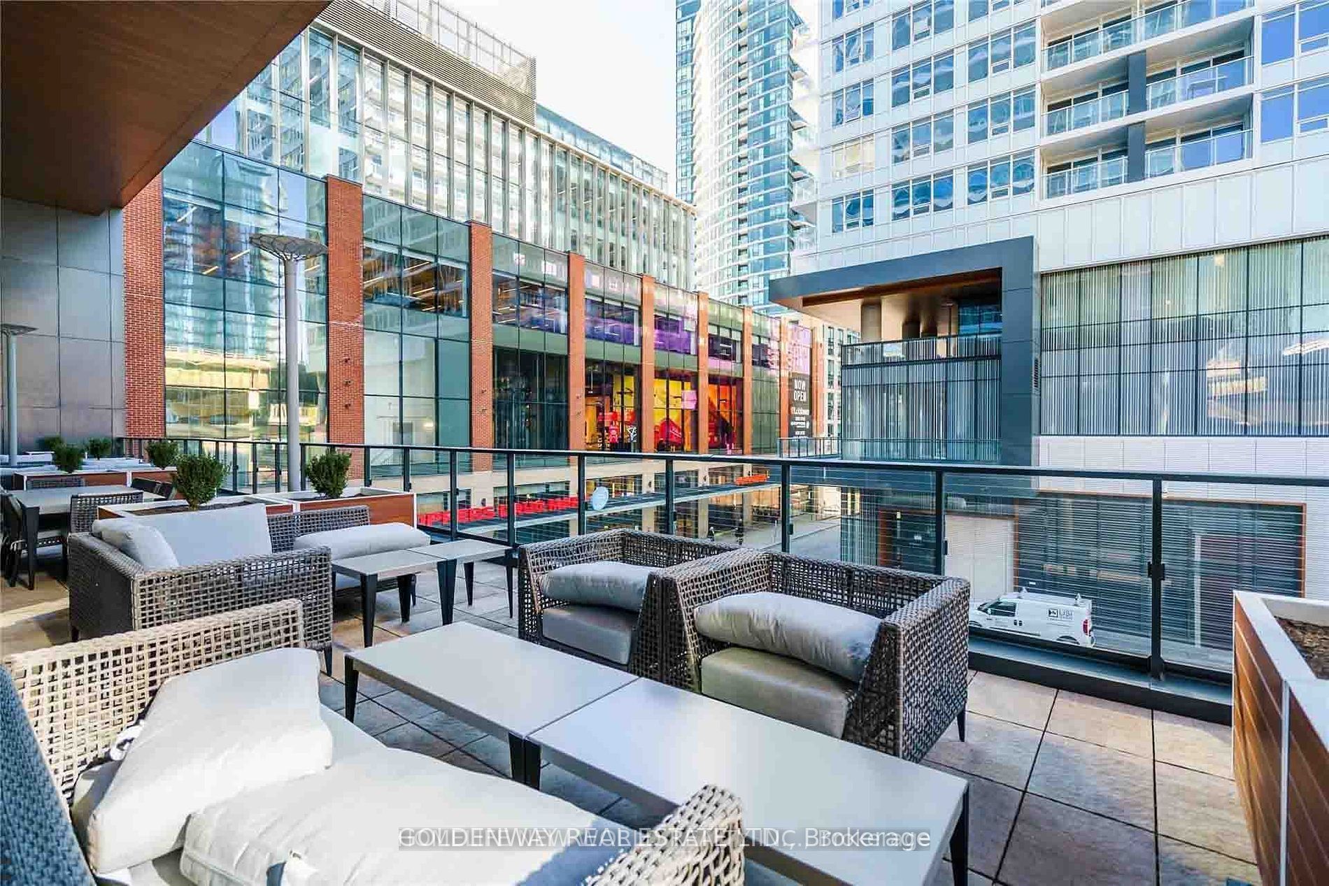 Unit 909 - 17 Bathurst Street, Toronto 4
