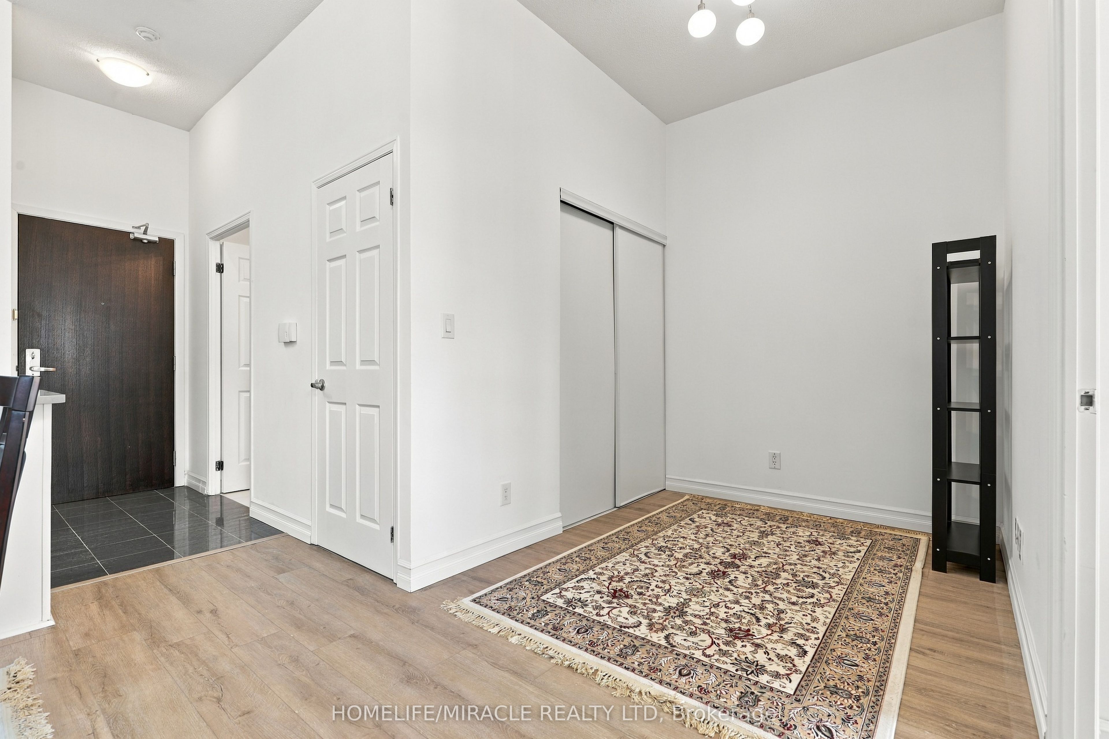 Unit 102 - 35 Hollywood Avenue, North York 5