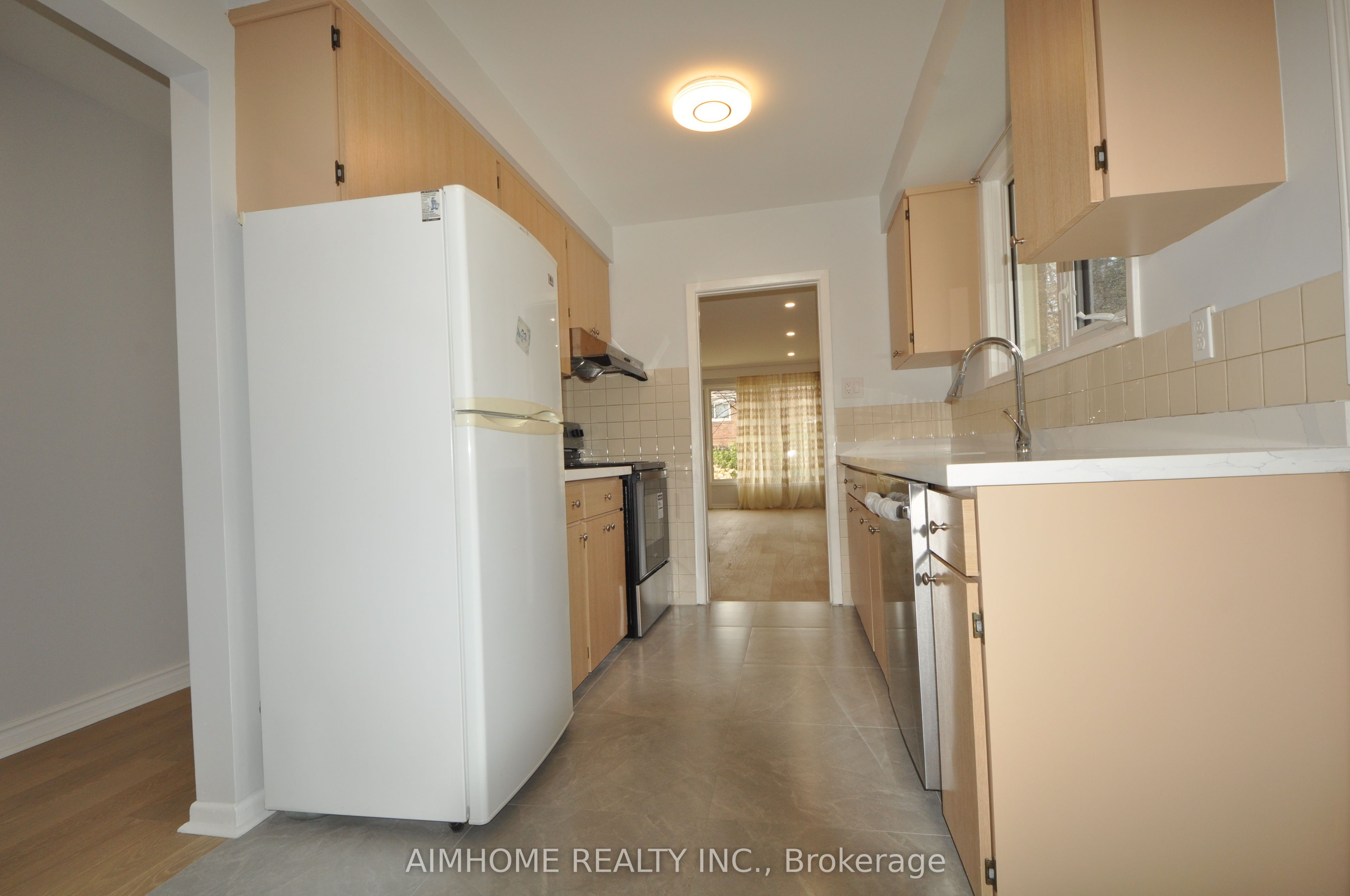 Unit 2 - 14 Dukinfield Crescent, North York 4