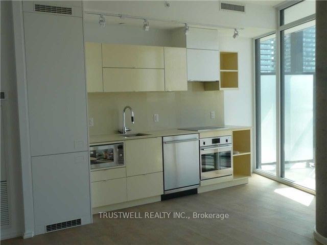 Unit 1702 - 125 Peter Street, Toronto 4