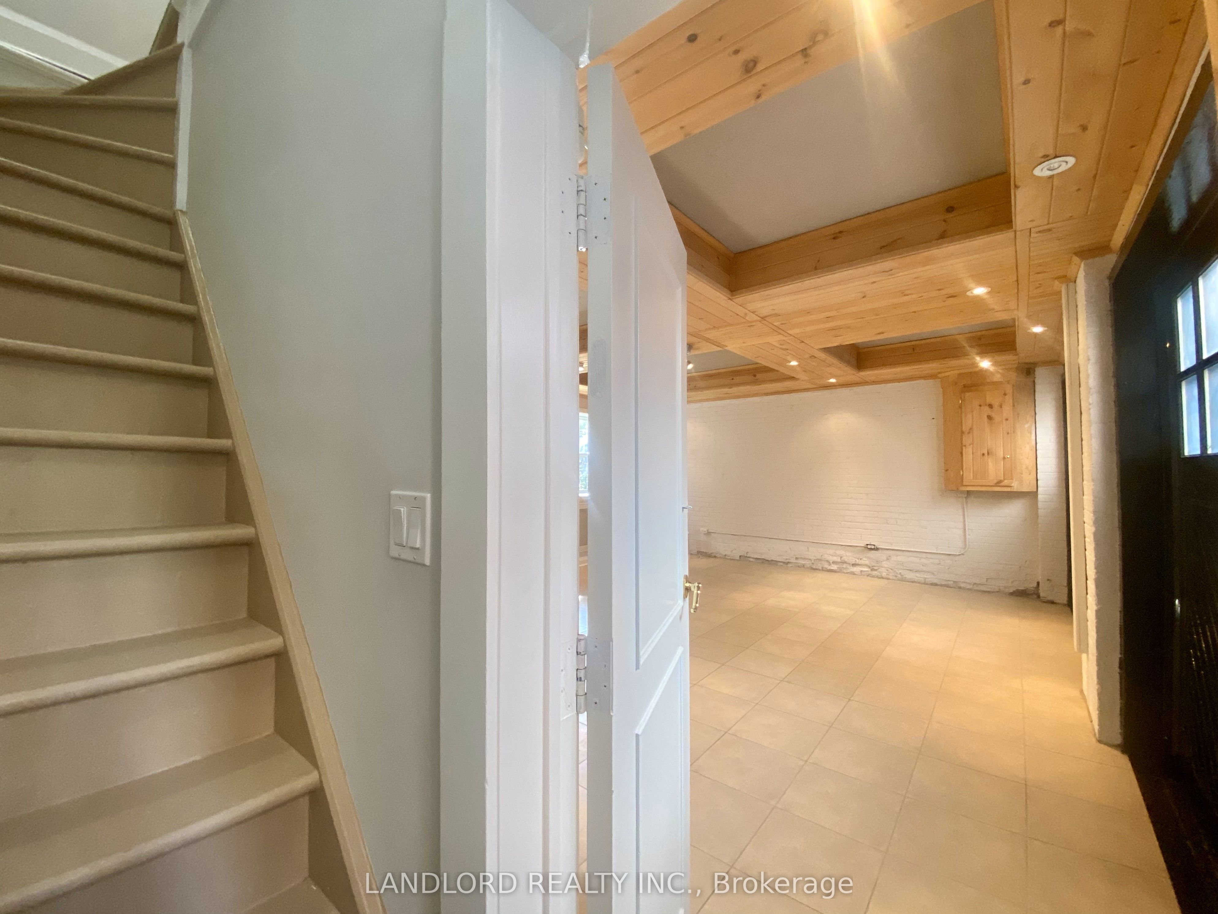 Unit E - 341 St Clair Avenue W, Toronto 4