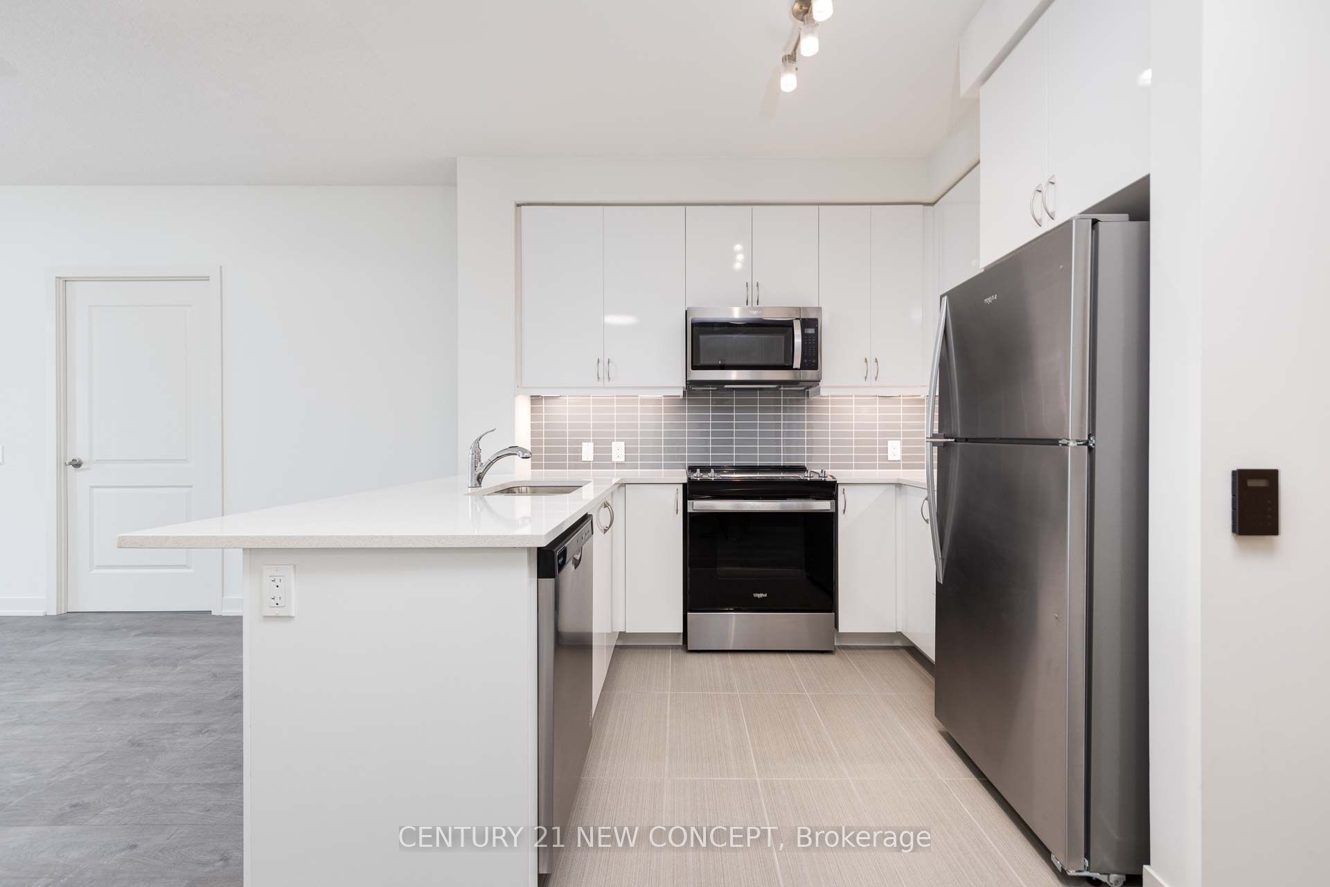 Unit 705 - 4955 Yonge Street E, North York 5