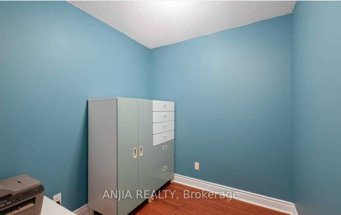 Unit 903 - 5 Northtown Way, North York 3