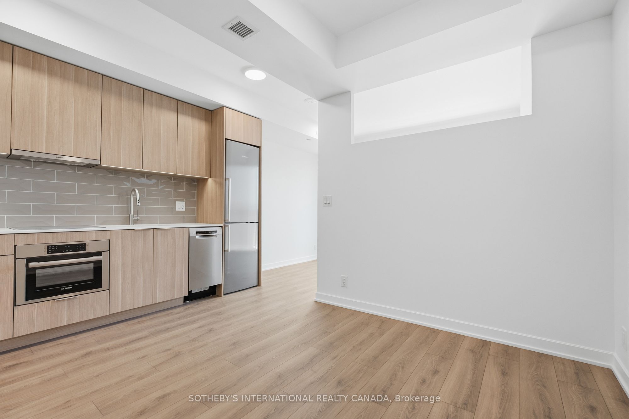 Unit 612 - 88 Bathurst Street, Toronto 2