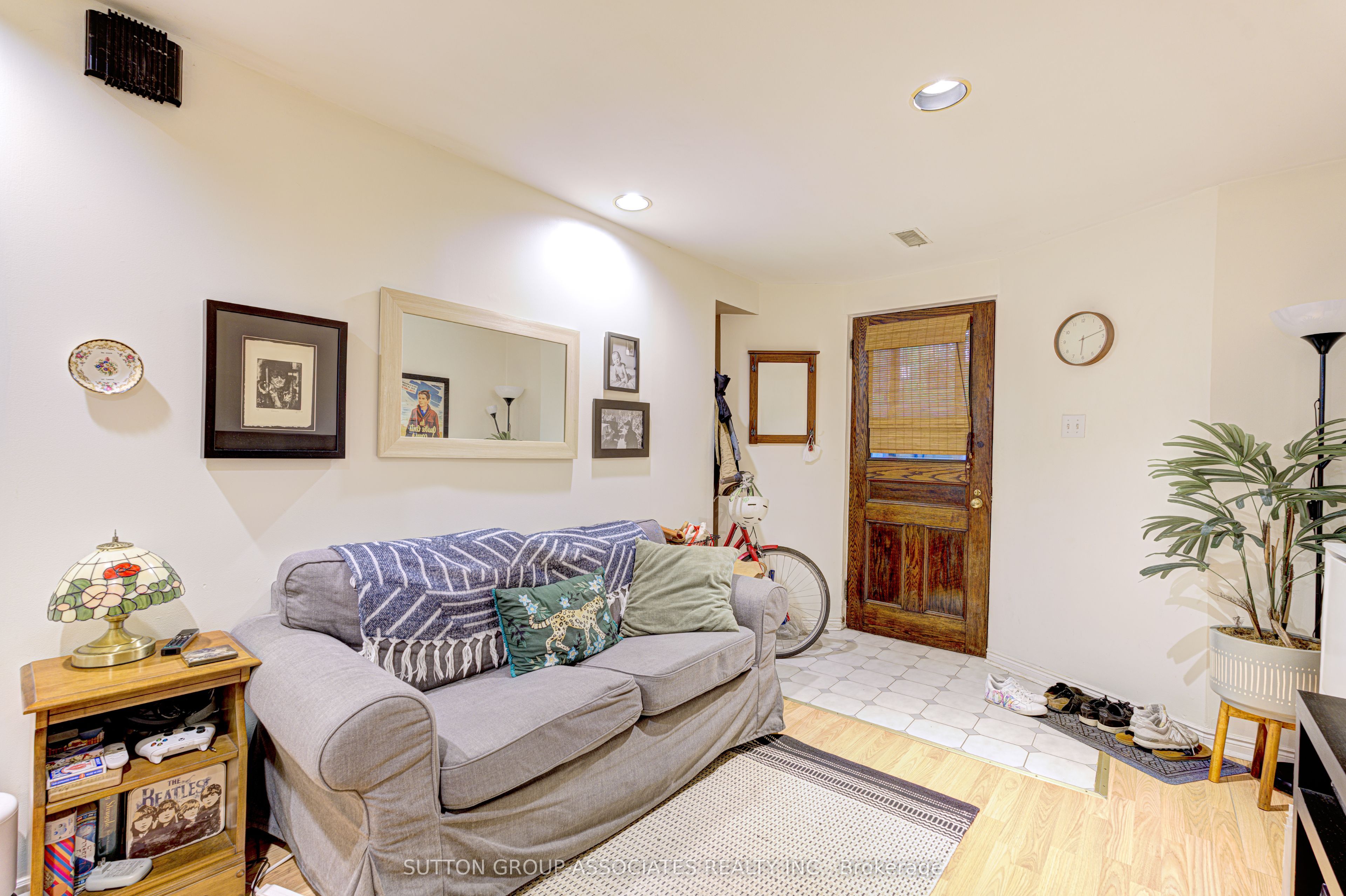 Unit Basement - 192 Albany Avenue, Toronto 5